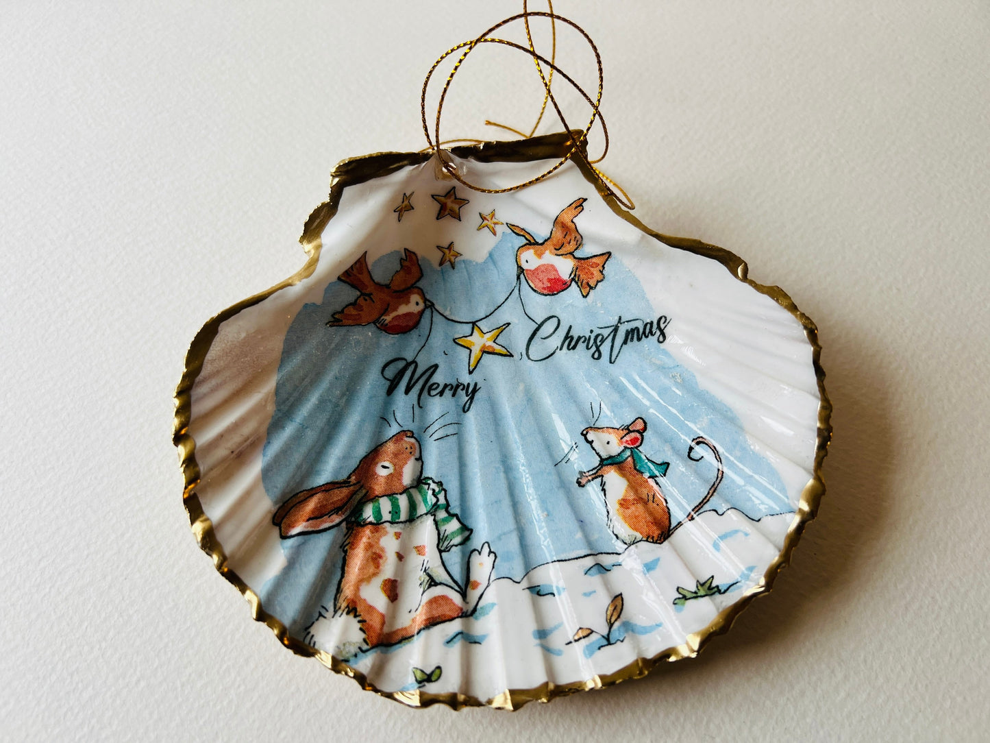Christmas Rabbit Shell Hanging Shell Ornament: Handcrafted Scallop Traditional Bauble, Gilded with gold leaf