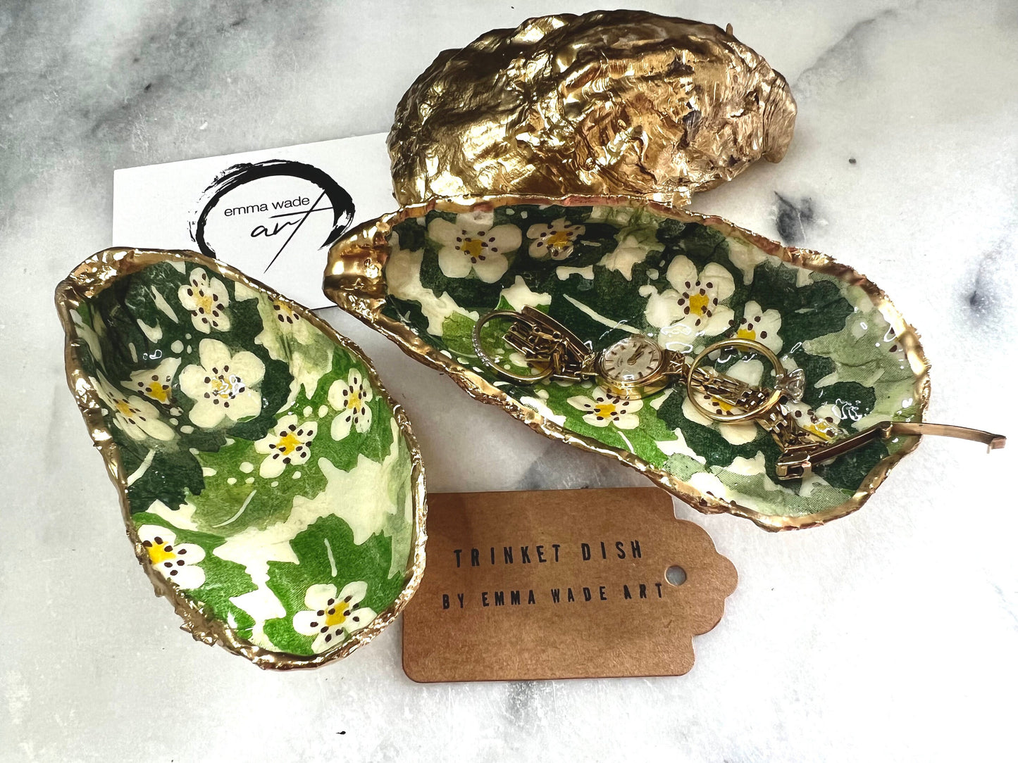Handmade oyster shell dish featuring Emma Bridgewater hawthorn berries design in green, cream, and yellow. Each Dorset oyster shell is finished with real gold leaf edging and sealed with glossy resin for durability and shine. Perfect as a jewellery catcher, oyster ring holder, or trinket tray for earrings, rings, cufflinks, or keepsakes. A one-of-a-kind floral jewellery organiser and coastal-inspired decoration. An ideal handmade gift for weddings, anniversaries, birthdays, or Christmas.