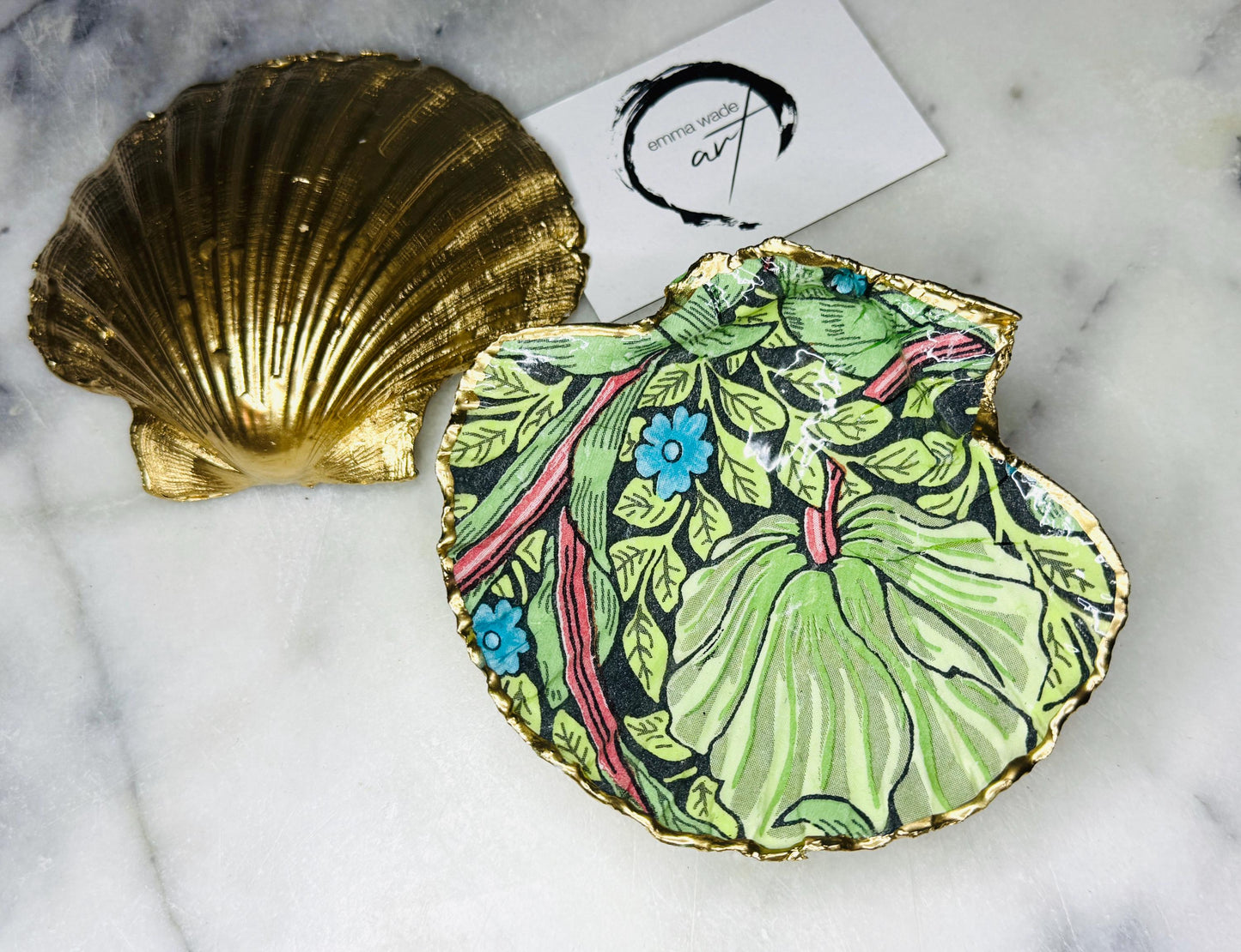 William Morris Pimpernel scallop shell trinket dish handcrafted from sustainably sourced Dorset shells. Decorated with a heritage floral design, hand gilded with real liquid gold leaf and sealed with crystal-clear hard resin. Luxury coastal jewellery dish, ring holder, trinket tray, tea light holder, or decorative shell gift available in two sizes.