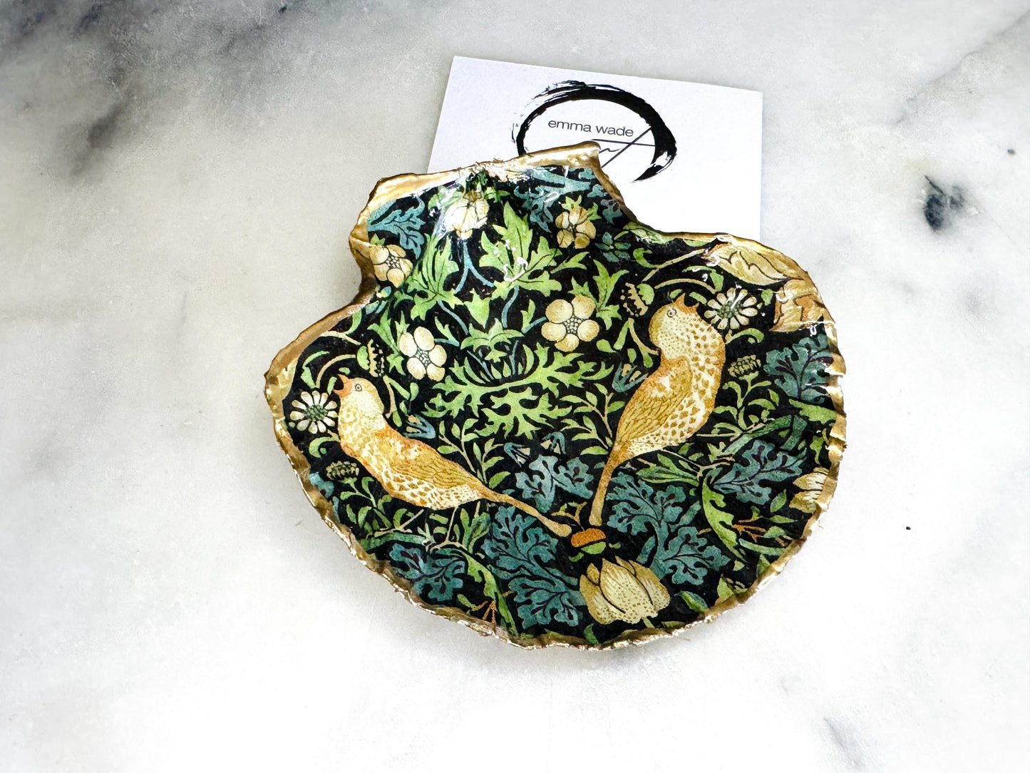 william morris scallop shell dish, strawberry thief design, green black scallop trinket dish, gold leaf jewellery holder, handmade scallop shell ornament, coastal oyster style dish, art inspired home decor, unique jewellery tray, eco friendly coastal gift, handmade ring holder dish, victorian arts and crafts decor, william morris kitchen salt dish, oyster shell trinket dish