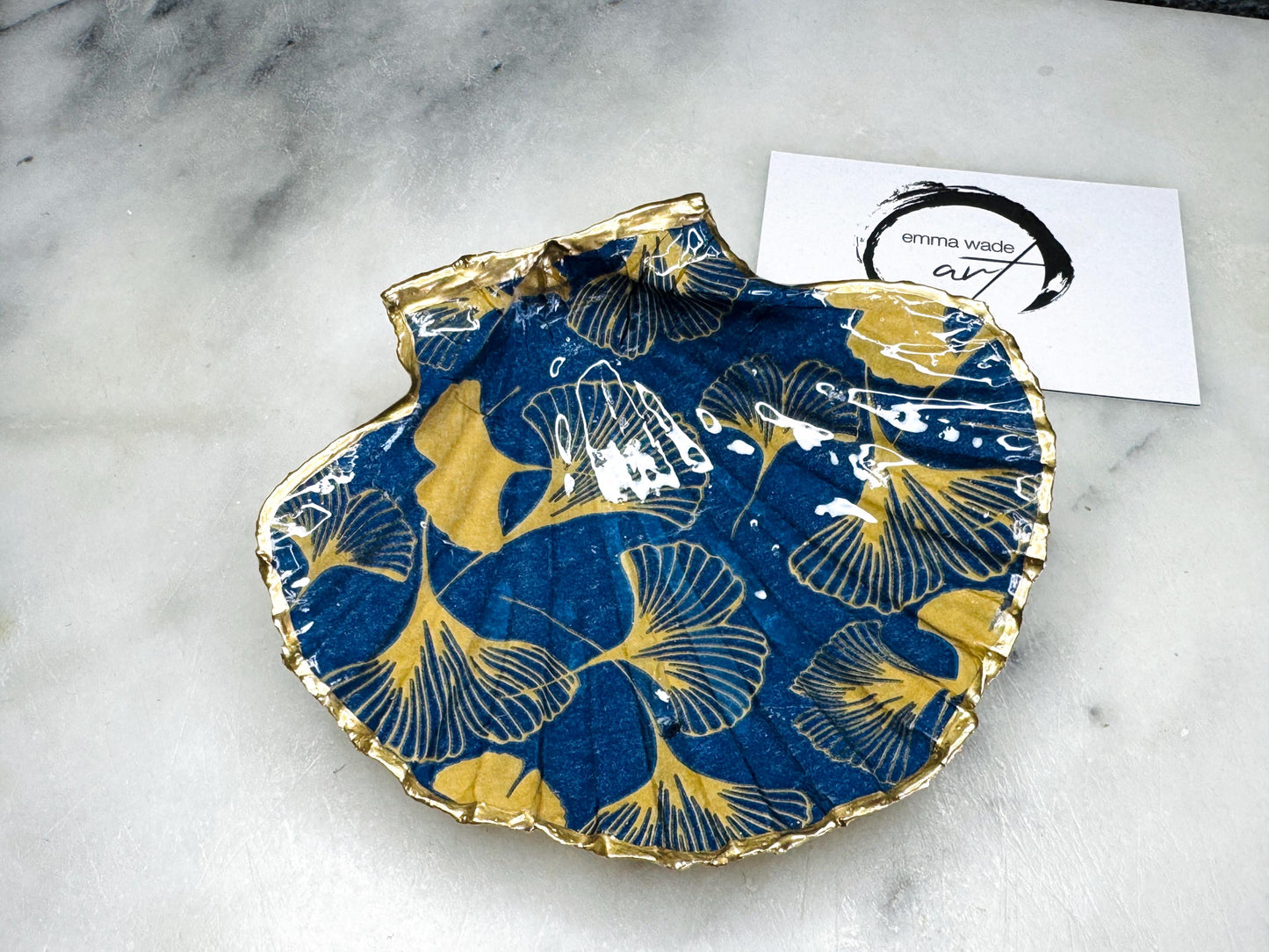 Gingko decorated dish, Gingko decoupaged scallop dish, Gingko ornament, decorative accessory, shell ornament, shell jewellery box, jewellery dish, trinket dish, hand made ornament, sustainable hand painted ornament, coastal ornament, gift for her, Blue Gold Japanese Shell dish, Gingko scallop dish, Blue Gold Gingko gift, Gingko decor, UK scallop ring tray, coastal decor, Christmas gift, gift for mum, shell jewelry tray, shell ring holder, gold gilded ring dish, anniversary gift, Japanese dish