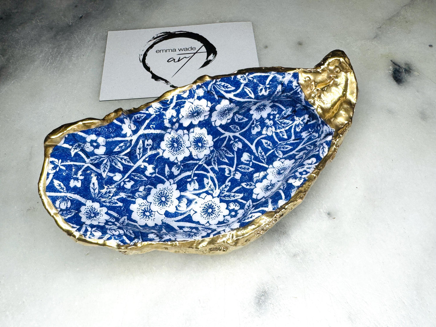 blue and white Floral trinket Shell dishes gold finish, shell jewellery dish, UK Natural Oyster navy and gold trinket tray, shell oyster dish, trinket tray shell, she dreams of the sea, shell jewellery bowl, golden trinket dish, shell key bowl, decoupaged earring dish, oyster dish with flowers, shell art trinket, decoupage shell dish, bride oyster dish, oyster shell trinket, shell key bowl, nature lover gift, coastal shell gift, blue host gift, Floral shell ornament, decoupage oyster