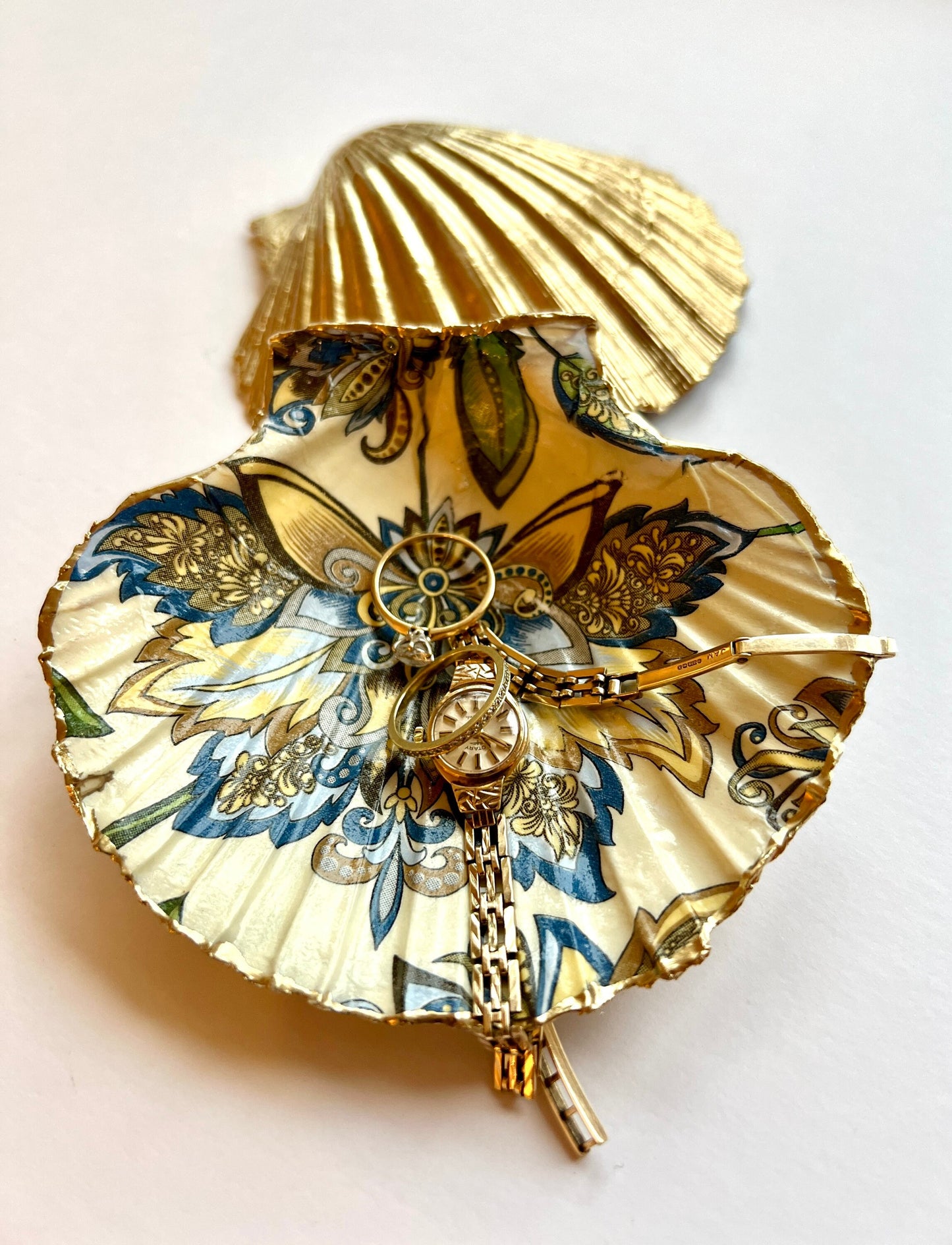 Hand-Gilded Baroque Scallop Shell Trinket Dish | Blue & Gold Jewellery Tray | Ornate Coastal Shell Art | Luxury Ring Holder Gift