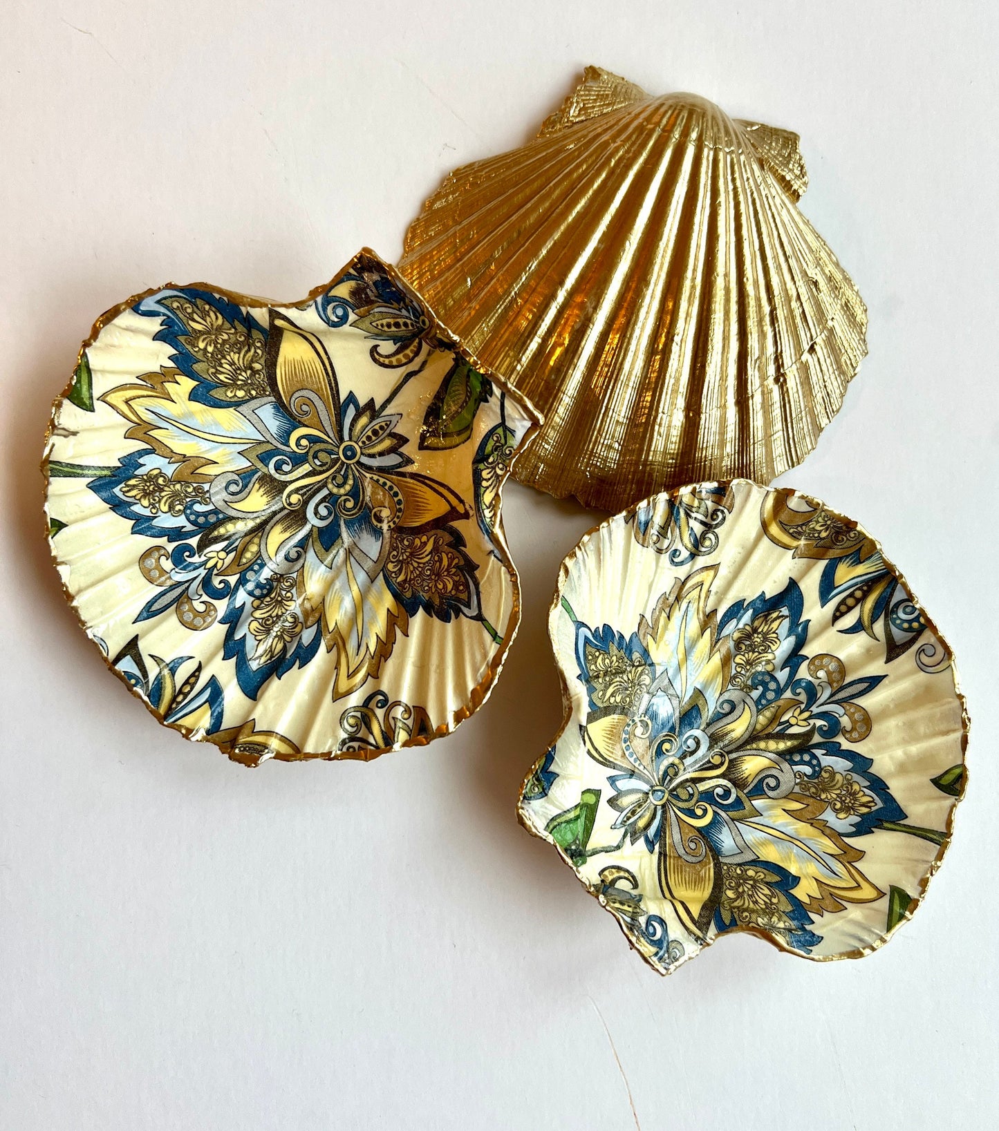 gift for her, decorated dish, jewelry trinket dish, decoupage scallop shell, handmade shell dish, Baroque ornament, coastal ornament, coastal gifts, coastal art, home decor, shell decorations, coastal decor, blue white dish, gift for him, ocean jewelry dish, ocean decor, shell trinket tray, scallop trinket tray, shell art, handmade trinket dish, gold gilded dish, proposal dish, ring dish display, ring bearer dish, ring tray, ocean plate, shell tray, baroque decor, bathroom decor, shell wall art