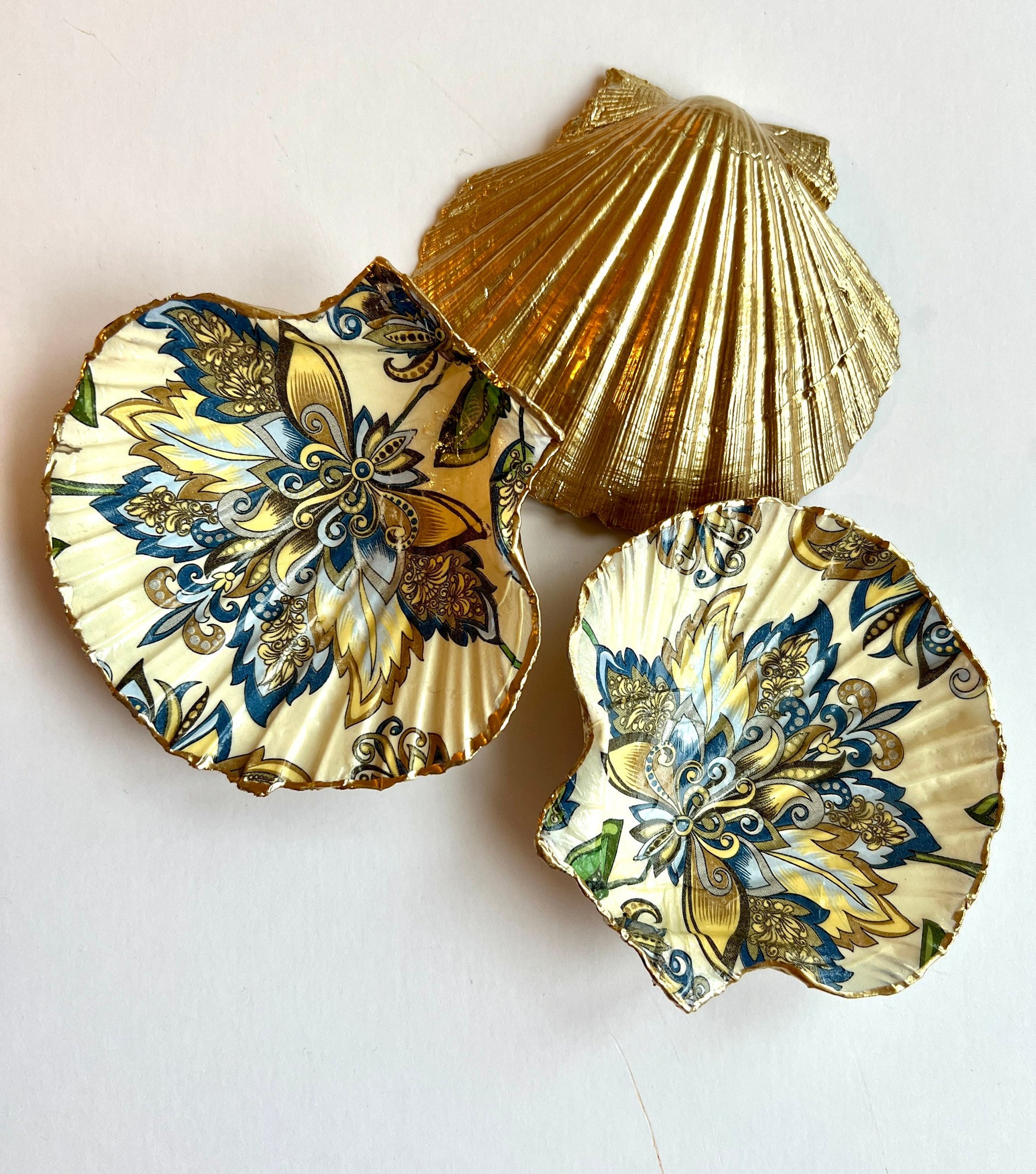 gift for her, decorated dish, jewelry trinket dish, decoupage scallop shell, handmade shell dish, Baroque ornament, coastal ornament, coastal gifts, coastal art, home decor, shell decorations, coastal decor, blue white dish, gift for him, ocean jewelry dish, ocean decor, shell trinket tray, scallop trinket tray, shell art, handmade trinket dish, gold gilded dish, proposal dish, ring dish display, ring bearer dish, ring tray, ocean plate, shell tray, baroque decor, bathroom decor, shell wall art