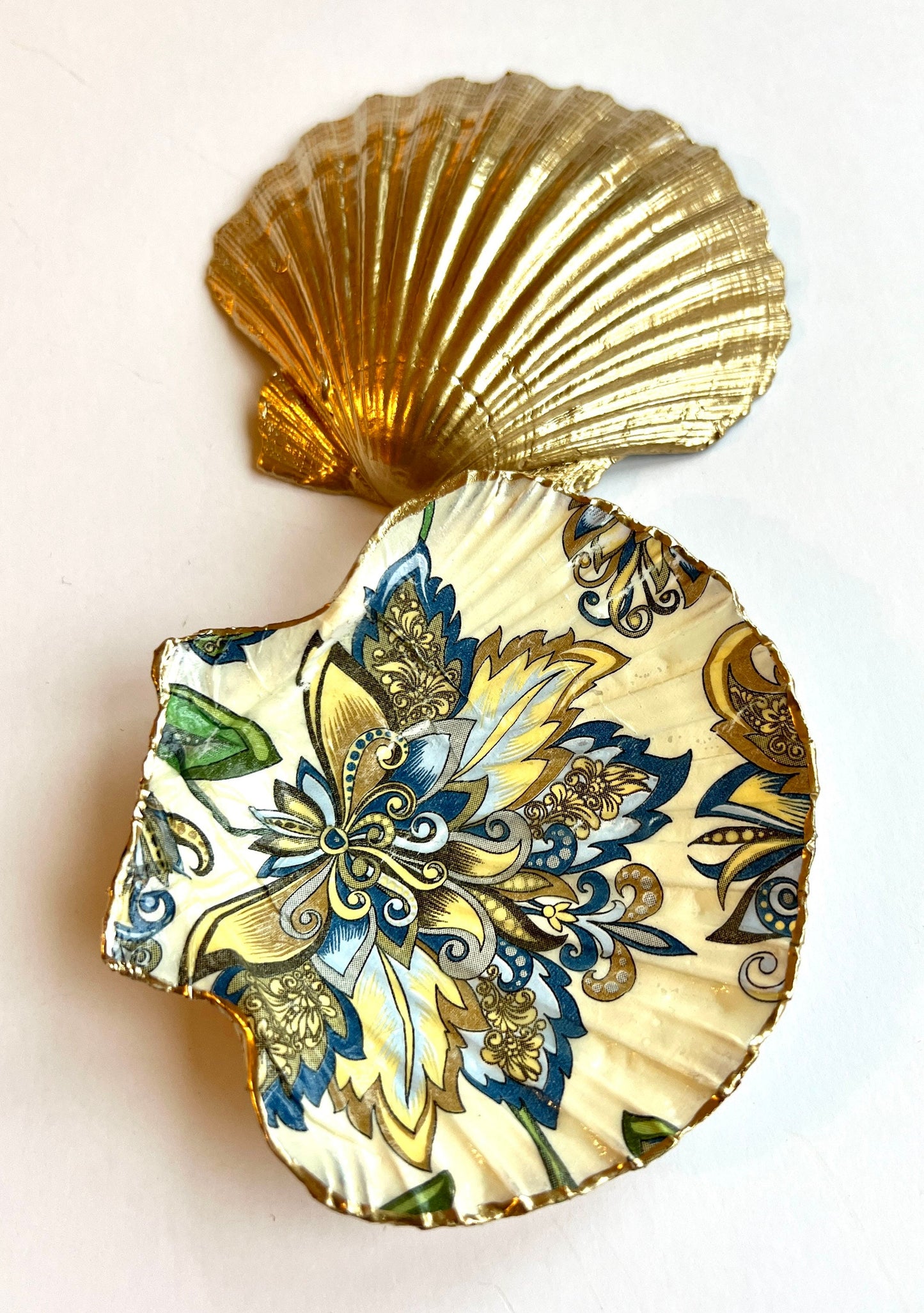 gift for her, decorated dish, jewelry trinket dish, decoupage scallop shell, handmade shell dish, Baroque ornament, coastal ornament, coastal gifts, coastal art, home decor, shell decorations, coastal decor, blue white dish, gift for him, ocean jewelry dish, ocean decor, shell trinket tray, scallop trinket tray, shell art, handmade trinket dish, gold gilded dish, proposal dish, ring dish display, ring bearer dish, ring tray, ocean plate, shell tray, baroque decor, bathroom decor, shell wall art
