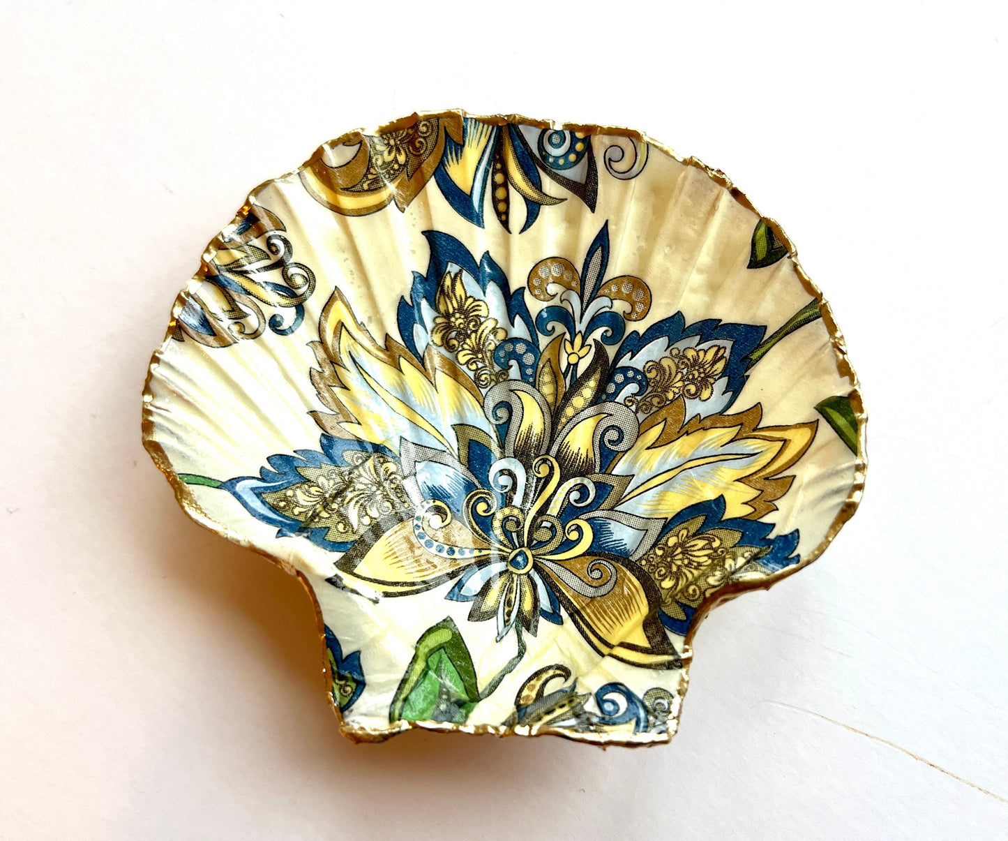 gift for her, decorated dish, jewelry trinket dish, decoupage scallop shell, handmade shell dish, Baroque ornament, coastal ornament, coastal gifts, coastal art, home decor, shell decorations, coastal decor, blue white dish, gift for him, ocean jewelry dish, ocean decor, shell trinket tray, scallop trinket tray, shell art, handmade trinket dish, gold gilded dish, proposal dish, ring dish display, ring bearer dish, ring tray, ocean plate, shell tray, baroque decor, bathroom decor, shell wall art