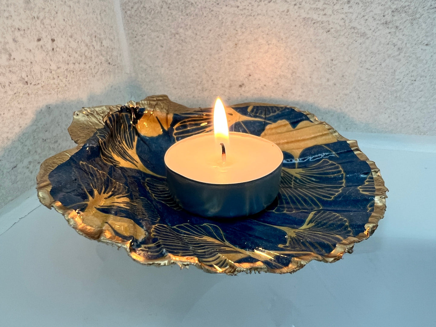 Gingko decorated dish, Gingko decoupaged scallop dish, Gingko ornament, decorative accessory, shell ornament, shell jewellery box, jewellery dish, trinket dish, hand made ornament,  sustainable hand painted ornament, coastal ornament, gift for her, Blue Gold Japanese Shell dish, Gingko scallop dish, Blue Gold Gingko gift, Gingko decor, UK scallop ring tray, coastal decor, Christmas gift, gift for mum, shell jewelry tray, shell ring holder, gold gilded ring dish, anniversary gift, Japanese dish