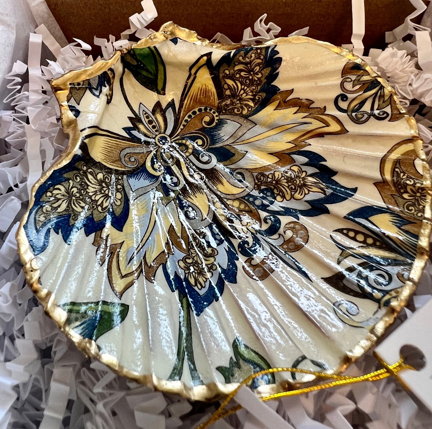 gift for her, decorated dish, jewelry trinket dish, decoupage scallop shell, handmade shell dish, Baroque ornament, coastal ornament, coastal gifts, coastal art, home decor, shell decorations, coastal decor, blue white dish, gift for him, ocean jewelry dish, ocean decor, shell trinket tray, scallop trinket tray, shell art, handmade trinket dish, gold gilded dish, proposal dish, ring dish display, ring bearer dish, ring tray, ocean plate, shell tray, baroque decor, bathroom decor, shell wall art