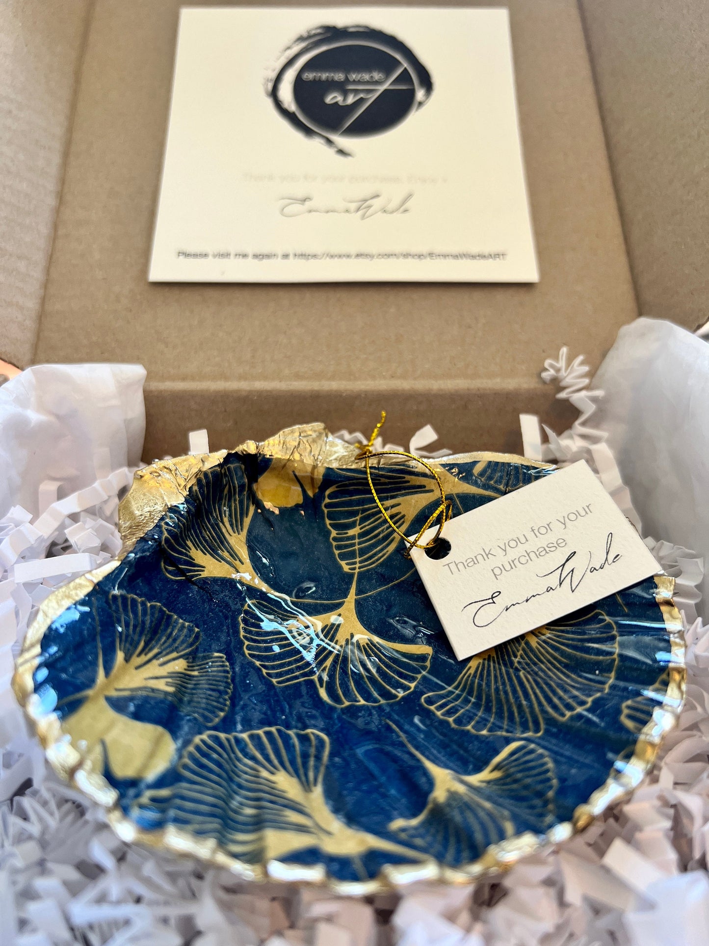 Gingko decorated dish, Gingko decoupaged scallop dish, Gingko ornament, decorative accessory, shell ornament, shell jewellery box, jewellery dish, trinket dish, hand made ornament,  sustainable hand painted ornament, coastal ornament, gift for her, Blue Gold Japanese Shell dish, Gingko scallop dish, Blue Gold Gingko gift, Gingko decor, UK scallop ring tray, coastal decor, Christmas gift, gift for mum, shell jewelry tray, shell ring holder, gold gilded ring dish, anniversary gift, Japanese dish