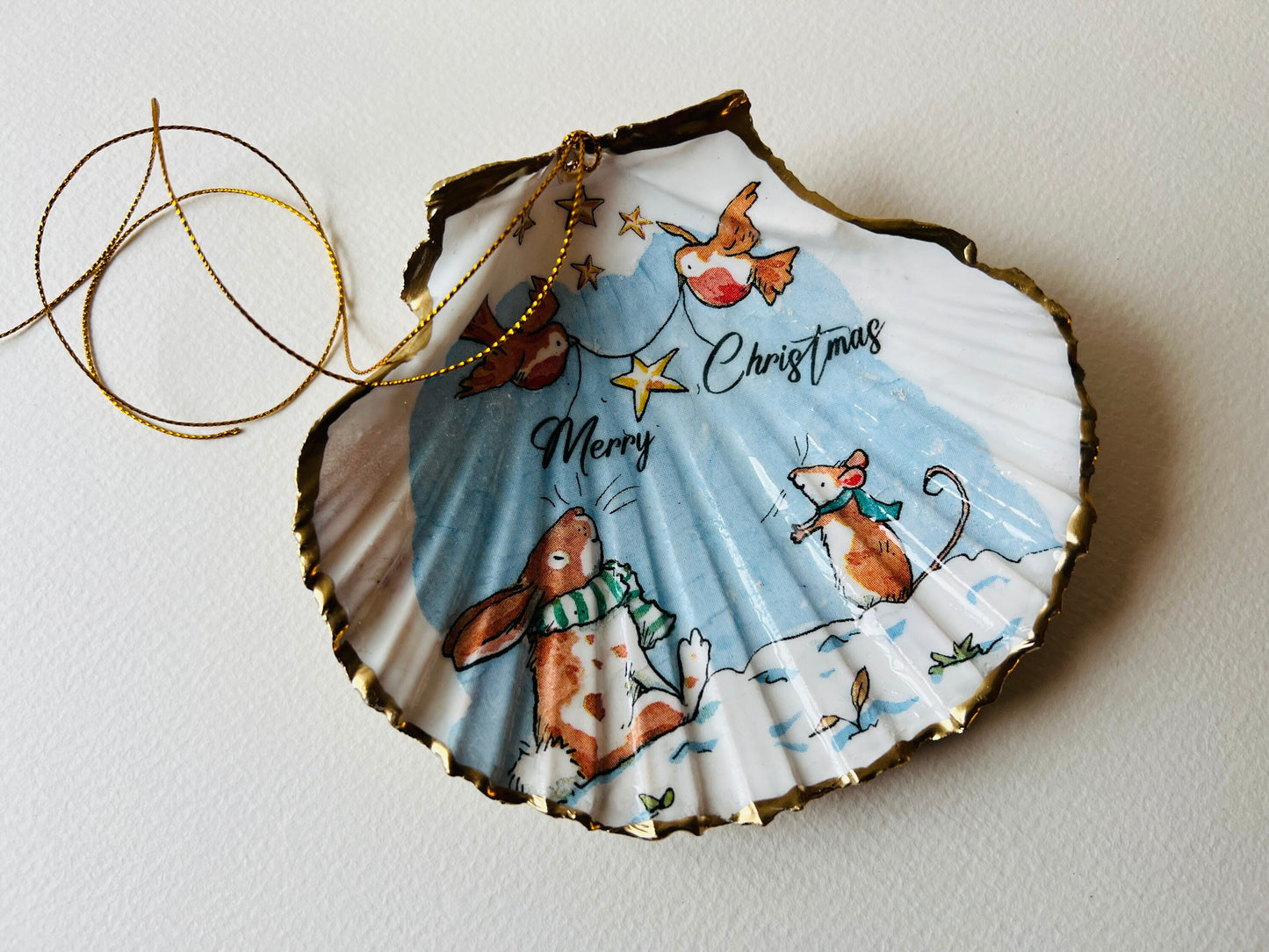 Christmas Rabbit Shell Hanging Shell Ornament: Handcrafted Scallop Traditional Bauble, Gilded with gold leaf