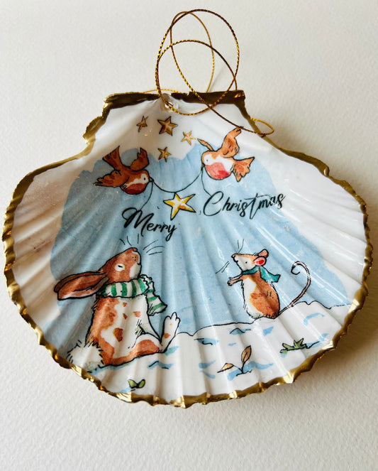 Christmas Rabbit Shell Hanging Shell Ornament: Handcrafted Scallop Traditional Bauble, Gilded with gold leaf
