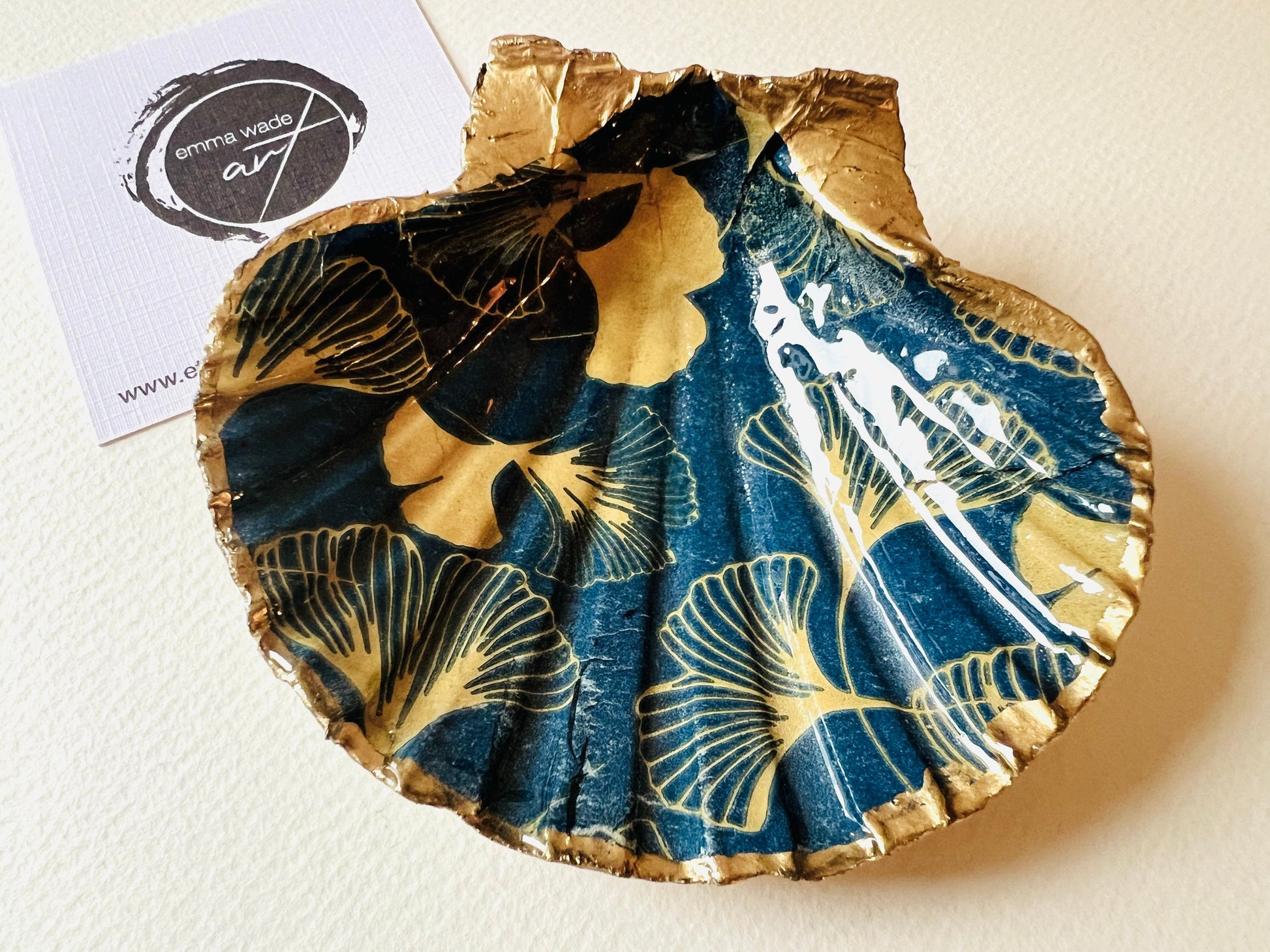 Gingko decorated dish, Gingko decoupaged scallop dish, Gingko ornament, decorative accessory, shell ornament, shell jewellery box, jewellery dish, trinket dish, hand made ornament,  sustainable hand painted ornament, coastal ornament, gift for her, Blue Gold Japanese Shell dish, Gingko scallop dish, Blue Gold Gingko gift, Gingko decor, UK scallop ring tray, coastal decor, Christmas gift, gift for mum, shell jewelry tray, shell ring holder, gold gilded ring dish, anniversary gift, Japanese dish