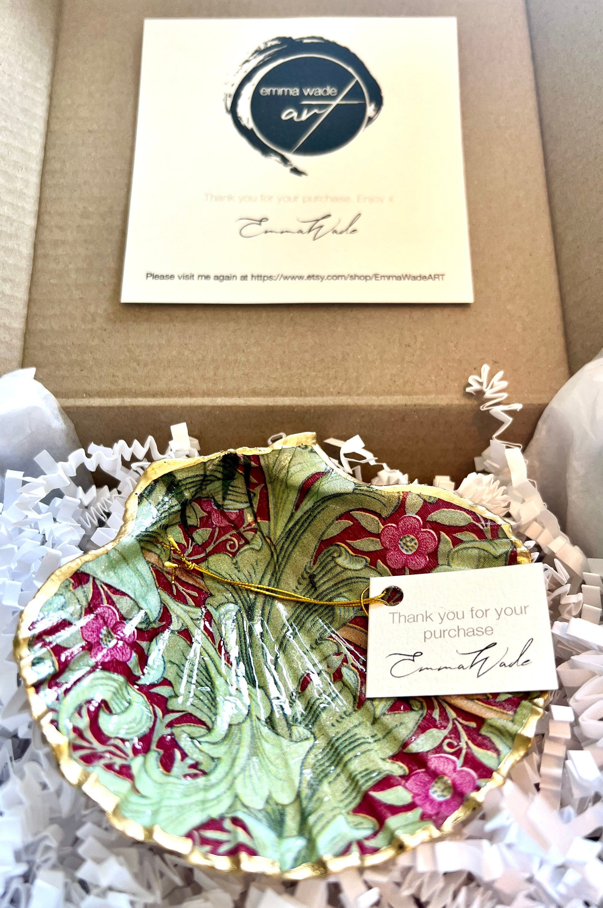 Handmade Dorset scallop shell trinket dish featuring William Morris Granville Bordeaux pattern, finished with real gold leaf edging and a glossy resin coating. A sustainable coastal jewellery dish and ring holder, individually handcrafted in the UK. Ideal as a unique gift for her, wedding or anniversary present, or elegant home décor accent inspired by nature and classic Arts and Crafts design.