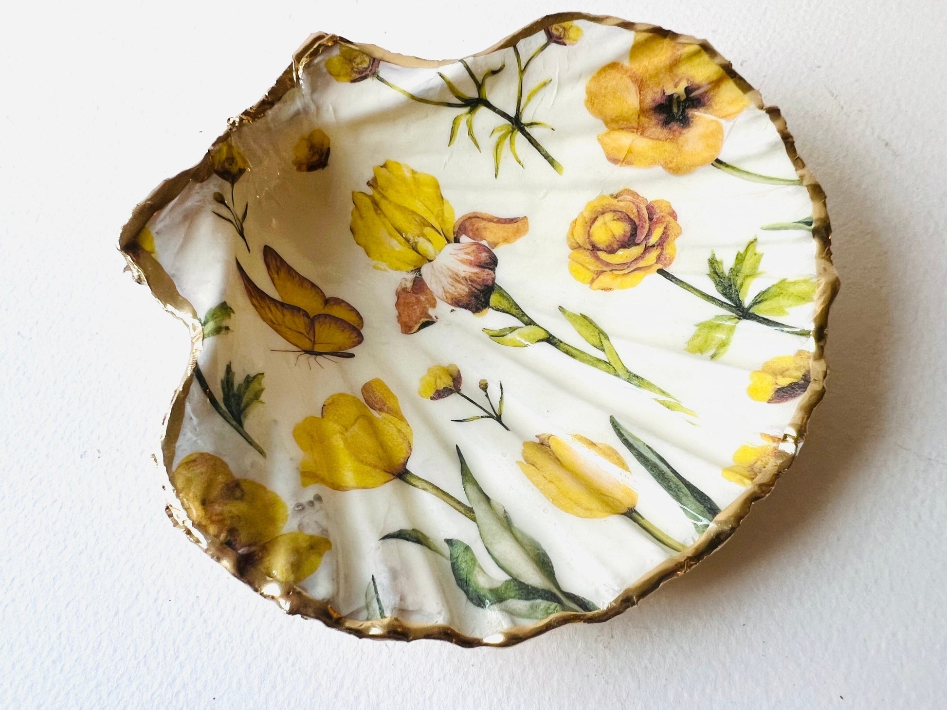 yellow floral scallop shell trinket dish, Dorset shell jewellery holder, summer flowers coastal gift, hand gilded gold leaf shell dish, resin sealed jewellery dish, handmade scallop shell ring holder, floral vanity tray, botanical bathroom decor, shell salt and pepper pinch pot, cufflink dish, tie pin dish, summer wedding gift, eco friendly shell ornament, coastal handmade home decor, unique shell keepsake, garden inspired shell art