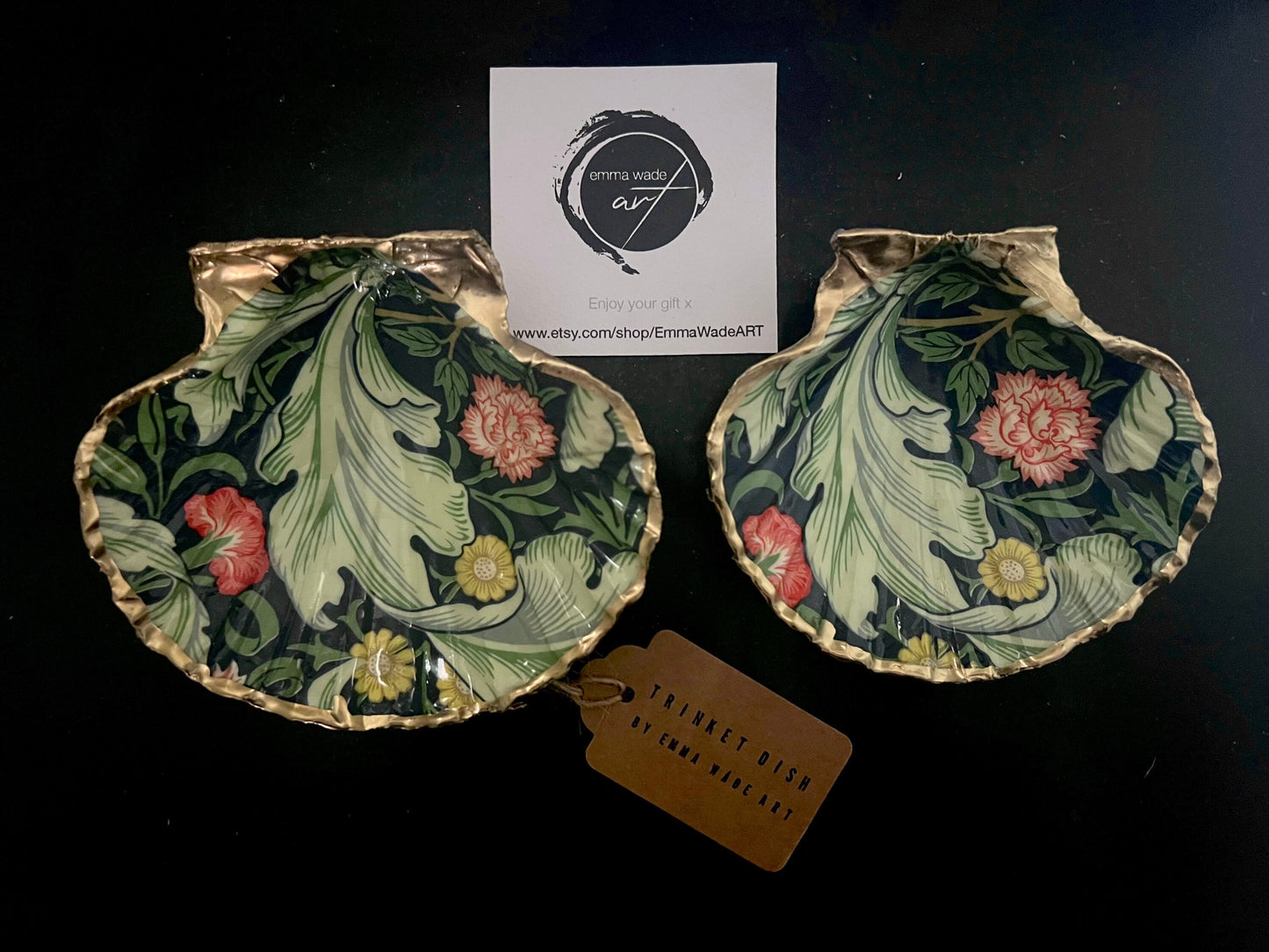 gift for her, decorated dish, jewelry trinket dish, decoupage scallop shell, handmade shell dish, shell ornament, coastal ornament, coastal gifts, coastal art, home decor, leaves scallop shell, William Morris scallop dish, William Morris gift, ocean jewelry dish, ocean decor, shell trinket tray, scallop trinket tray, shell art, handmade trinket dish, gold gilded dish, proposal dish, ring dish display, ring bearer dish, ring tray, ocean plate, shell tray, William Morris Leicester gift