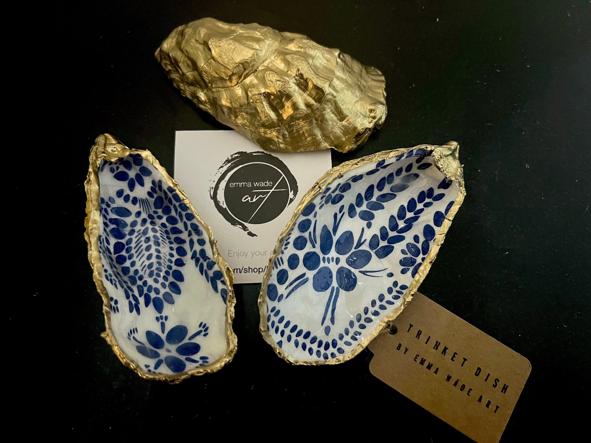 Gift for her, Gift for him, Marimekko gift, decoupaged scallop shell, Ring holder, Shell Jewellery box, Trinket dish, jewellery shell dish, Anniversary gift, gift for mum, anniversary gift, Uk Coastal shell decor, Coastal ornament, EmmaWadeART, Handmade Dorset oyster shell dish decorated with a Marimekko-inspired Finnish blue floral botanical design. Each shell is hand-finished with liquid gold leaf on the rim and back, then sealed in crystal-clear resin for a glossy, durable finish.
