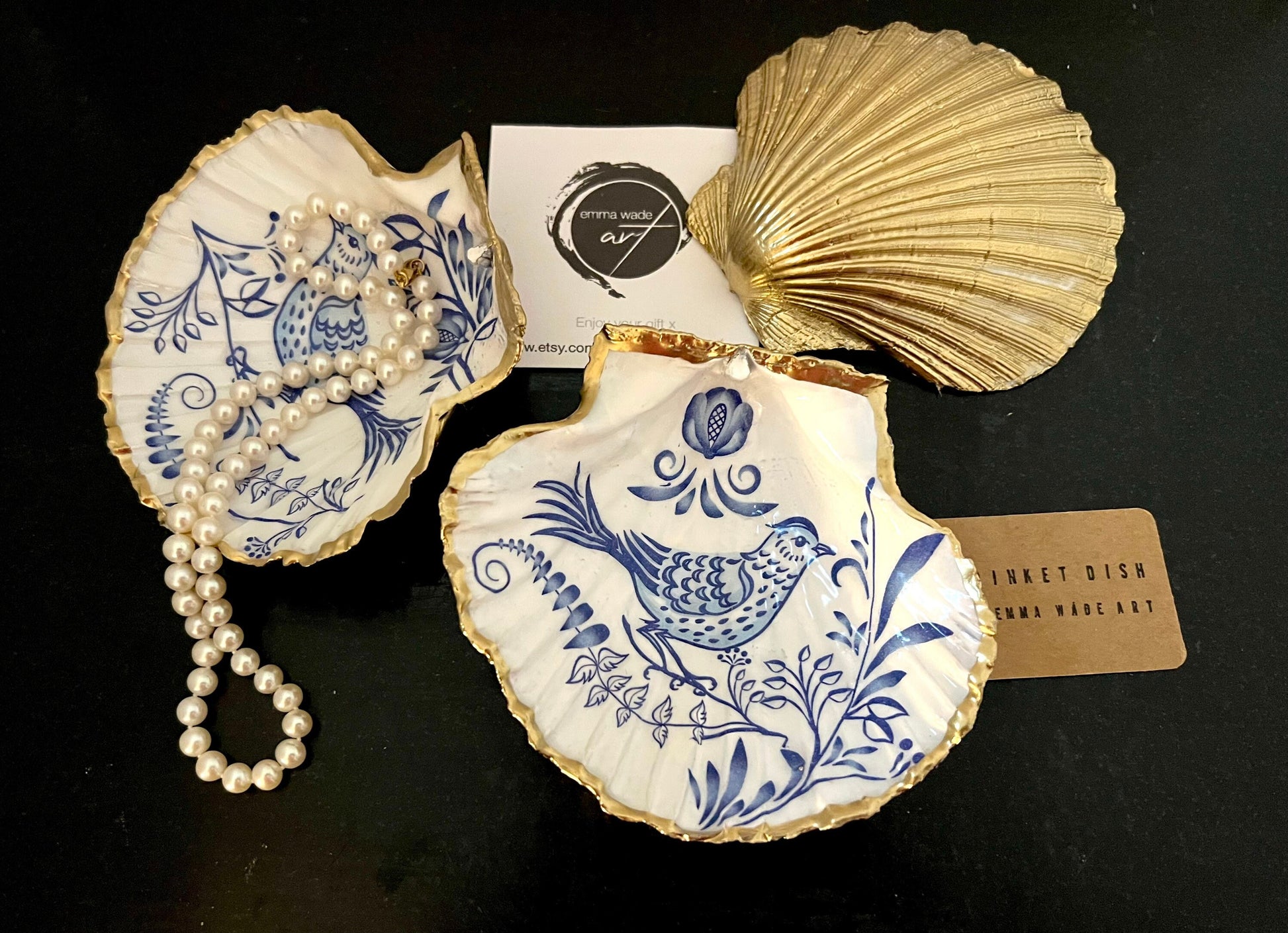 gift for her, gift for him, decorated dish, jewellery trinket dish, nature lover gift, coastal gifts, shell dish, decorative accessories, decoupaged oyster shell, bird gift, Christmas gift, bird ornament, shell trinket dish, blue dish, EmmaWadeART