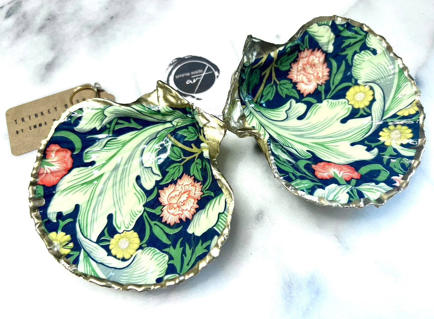 gift for her, decorated dish, jewelry trinket dish, decoupage scallop shell, handmade shell dish, shell ornament, coastal ornament, coastal gifts, coastal art, home decor, leaves scallop shell, William Morris scallop dish, William Morris gift, ocean jewelry dish, ocean decor, shell trinket tray, scallop trinket tray, shell art, handmade trinket dish, gold gilded dish, proposal dish, ring dish display, ring bearer dish, ring tray, ocean plate, shell tray, William Morris Leicester gift