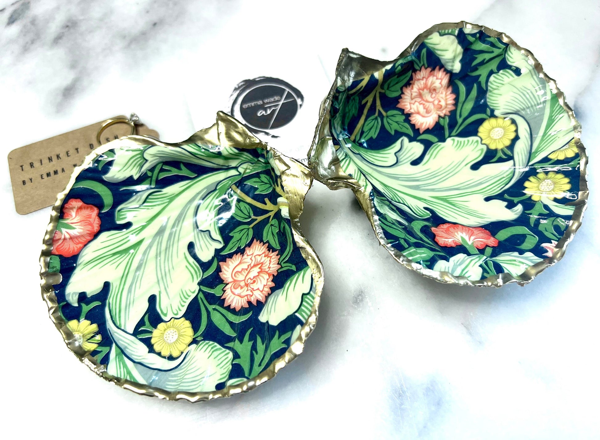 gift for her, decorated dish, jewelry trinket dish, decoupage scallop shell, handmade shell dish, shell ornament, coastal ornament, coastal gifts, coastal art, home decor, leaves scallop shell, William Morris scallop dish, William Morris gift, ocean jewelry dish, ocean decor, shell trinket tray, scallop trinket tray, shell art, handmade trinket dish, gold gilded dish, proposal dish, ring dish display, ring bearer dish, ring tray, ocean plate, shell tray, William Morris Leicester gift
