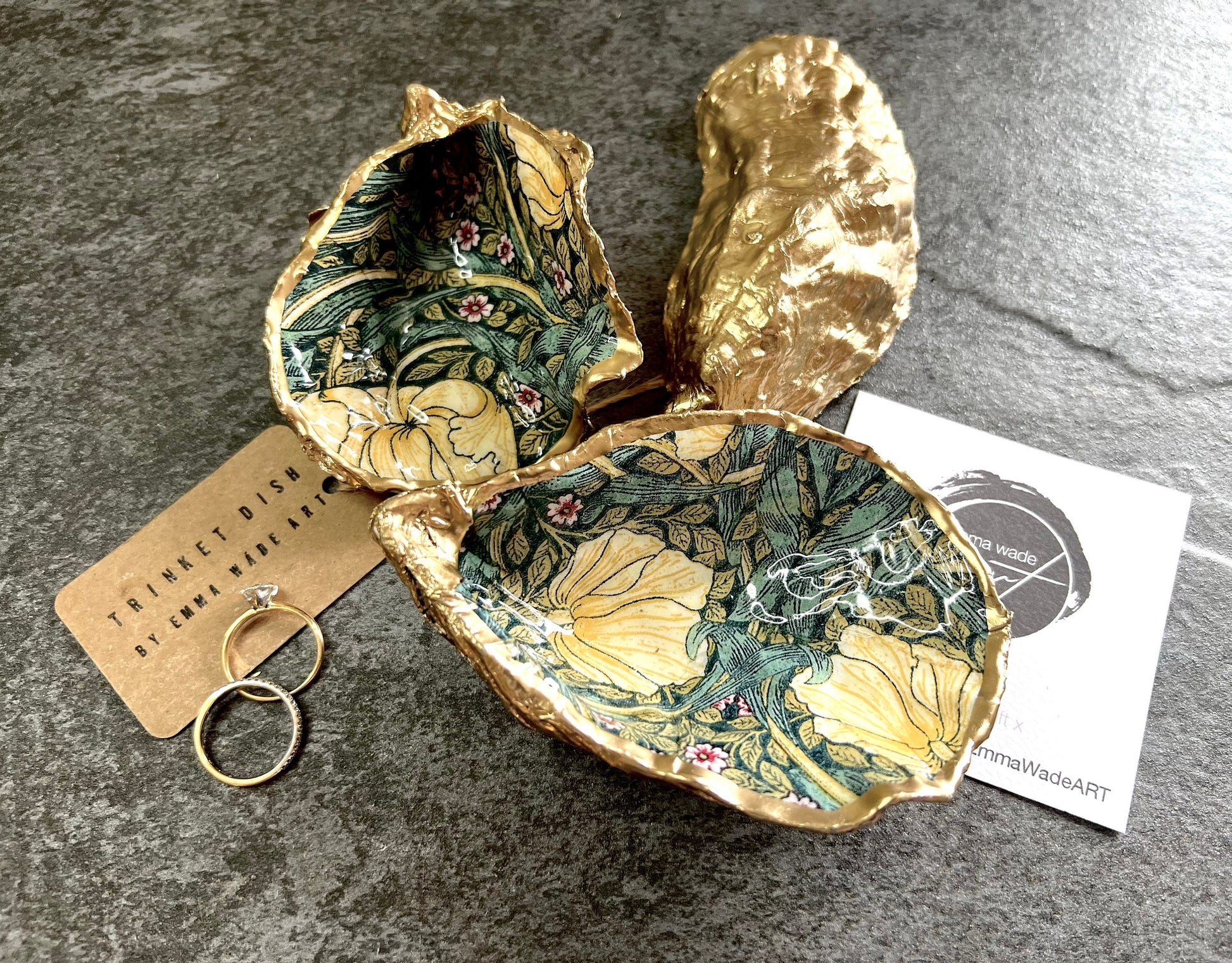 William Morris Golden Green Pimpernel oyster shell ring dish with gold leaf edge. A unique shell ring holder, ring tray, and jewellery organiser for rings, earrings, or cufflinks. Each shell features an art inspired floral design and is individually handmade from Dorset shells. Perfect as a trinket dish for bedside or dressing table storage. A thoughtful gift for weddings, anniversaries, birthdays, bridesmaids, or Christmas. A sustainable decorative keepsake for any jewellery lover.