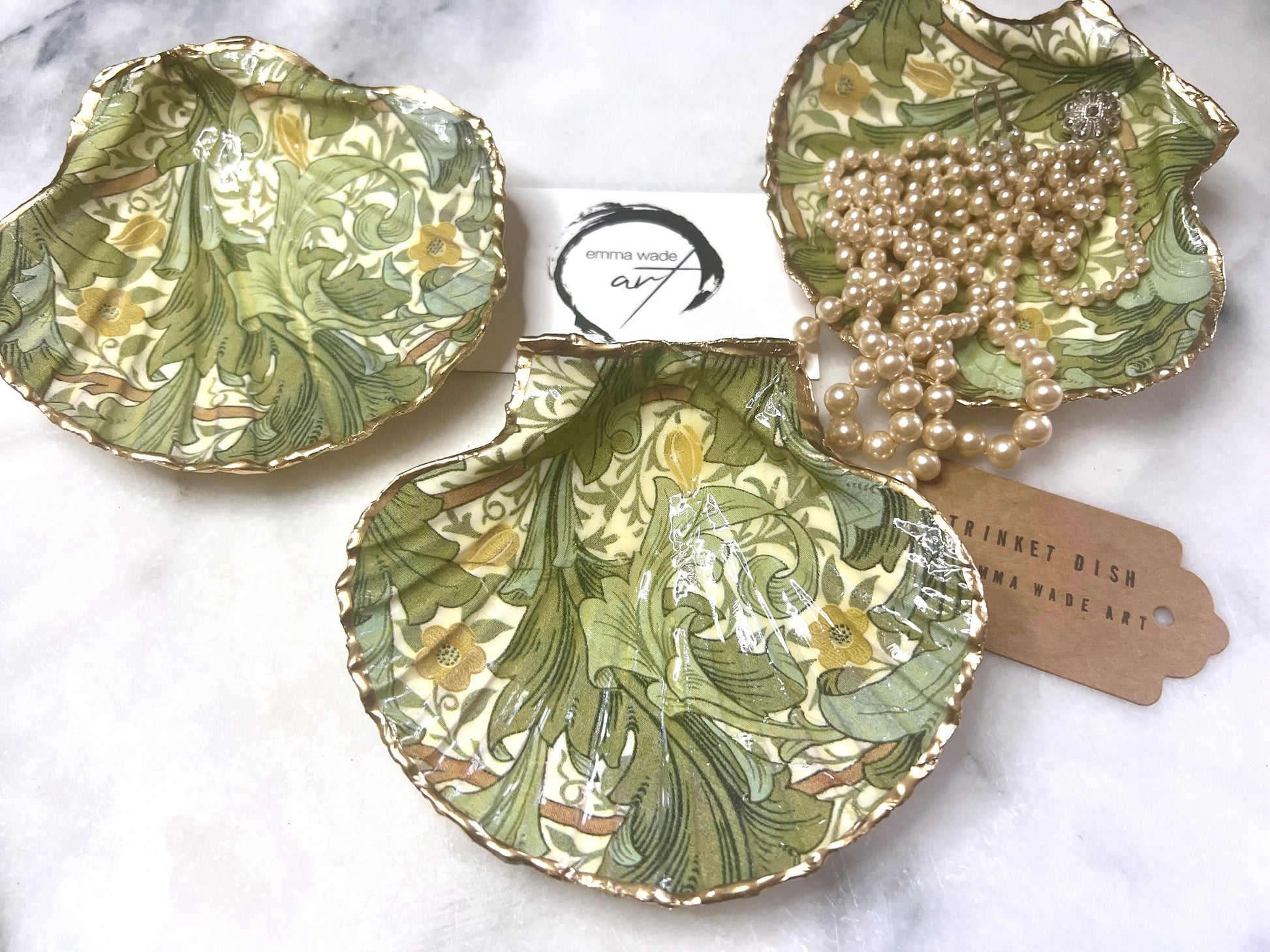 William Morris Granville scallop shell dish, gold green scallop trinket dish, jewellery holder, ring dish, oyster shell décor, handmade Dorset shell ornament, gold leaf scallop dish, coastal scallop shell gift, eco friendly scallop trinket, UK artisan shell dish, wedding gift, anniversary gift, nature inspired shell décor, handmade jewellery tray, unique scallop shell design, William Morris home décor