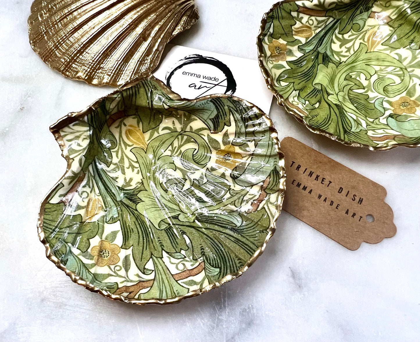 William Morris Granville scallop shell dish, gold green scallop trinket dish, jewellery holder, ring dish, oyster shell décor, handmade Dorset shell ornament, gold leaf scallop dish, coastal scallop shell gift, eco friendly scallop trinket, UK artisan shell dish, wedding gift, anniversary gift, nature inspired shell décor, handmade jewellery tray, unique scallop shell design, William Morris home décor