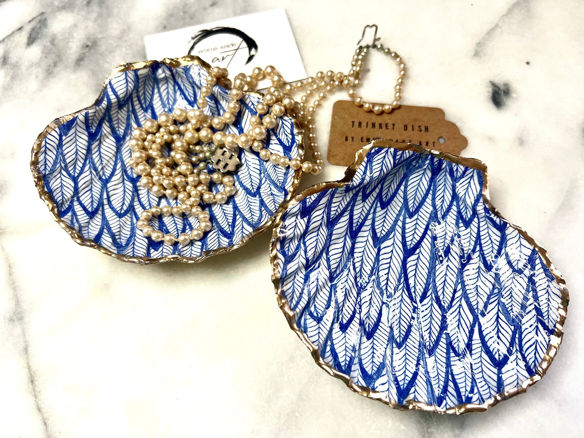 Blue Feathers Shell Gift, Trinket scallop Shell dish gold finish, gold leaf trinket tray, shell scallop dish, Blue Nature lover shell bowl, decorative scallop shells, Blue White Feather Design key bowl, blue and gold shell dish, Blue ring dish, golden trinket dish, bride shell dish, shell jewellery bowl, decoupaged earrings dish, shell art trinket, Blue shell gift, Gold shell trinket holder, painted shell with gold, shell jewellery dish, Emma Wade art, Proposal Ring Tray, Blue Painted Key Bowl,