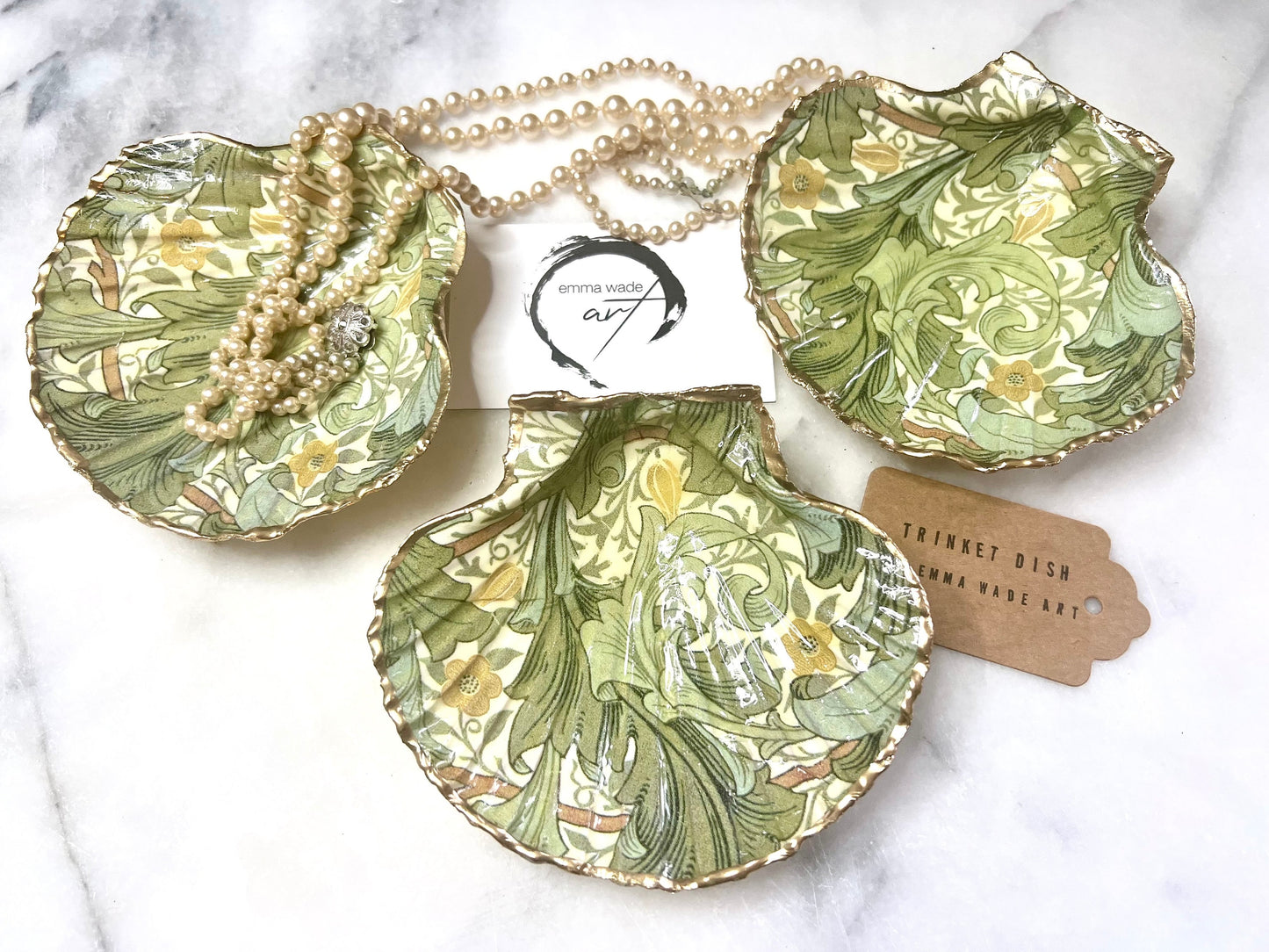 William Morris Granville scallop shell dish, gold green scallop trinket dish, jewellery holder, ring dish, oyster shell décor, handmade Dorset shell ornament, gold leaf scallop dish, coastal scallop shell gift, eco friendly scallop trinket, UK artisan shell dish, wedding gift, anniversary gift, nature inspired shell décor, handmade jewellery tray, unique scallop shell design, William Morris home décor