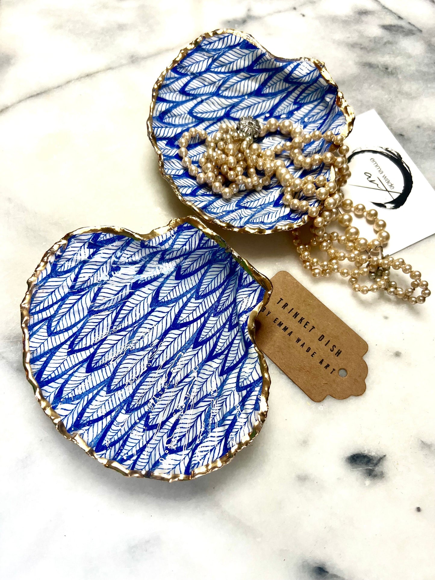 Blue Feathers Shell Gift, Trinket scallop Shell dish gold finish, gold leaf trinket tray, shell scallop dish, Blue Nature lover shell bowl, decorative scallop shells, Blue White Feather Design key bowl, blue and gold shell dish, Blue ring dish, golden trinket dish, bride shell dish, shell jewellery bowl, decoupaged earrings dish, shell art trinket, Blue shell gift, Gold shell trinket holder, painted shell with gold, shell jewellery dish, Emma Wade art, Proposal Ring Tray, Blue Painted Key Bowl,