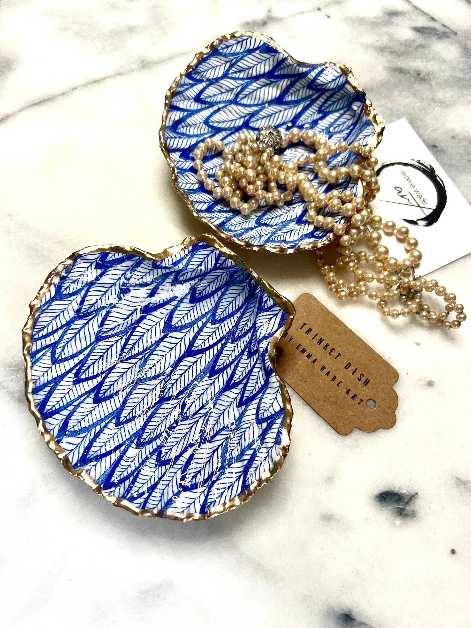 Blue Feathers Shell Gift, Trinket scallop Shell dish gold finish, gold leaf trinket tray, shell scallop dish, Blue Nature lover shell bowl, decorative scallop shells, Blue White Feather Design key bowl, blue and gold shell dish, Blue ring dish, golden trinket dish, bride shell dish, shell jewellery bowl, decoupaged earrings dish, shell art trinket, Blue shell gift, Gold shell trinket holder, painted shell with gold, shell jewellery dish, Emma Wade art, Proposal Ring Tray, Blue Painted Key Bowl,