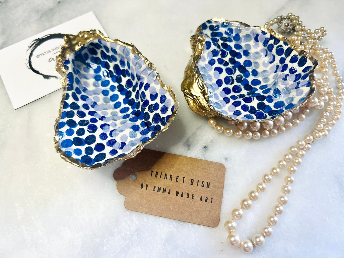 Handmade Emma Bridgewater Blue Dots oyster shell trinket dish, shown as a single jewellery tray with a blue and white dot pattern and hand-gilded gold leaf edges. Crafted from a natural Dorset oyster shell and sealed with glossy, crystal-clear resin. Coastal-inspired home decor, perfect for holding rings, earrings and small keepsakes, with each shell one of a kind and finished by hand.