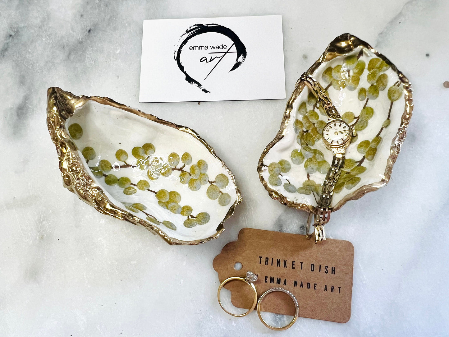 Handmade Dorset oyster shell dish with a gold and white berries design, gilded with liquid gold leaf on the rim and back, and sealed in crystal-clear resin for a glossy shine. Each oyster shell jewellery dish is unique, perfect as a ring holder, trinket tray, or organiser for earrings, cufflinks, and small keepsakes. A meaningful handmade oyster ring dish for weddings, anniversaries, birthdays, bridesmaids, or festive celebrations. Ideal as UK coastal-inspired home décor.