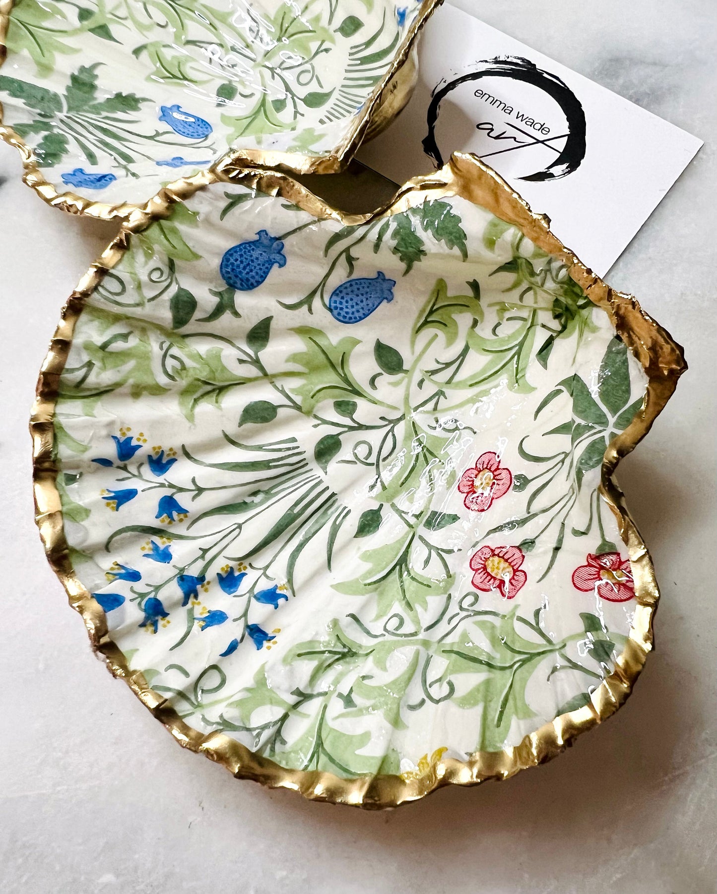 Gifts for her, Gift for him, Christmas gift idea, decoupaged scallop shell , Ring holder, William Morris ornament, Trinket and jewellery dish, Anniversary gift Wedding gift ideas, anniversary gift, Coastal shell decor, william morris celandine gift