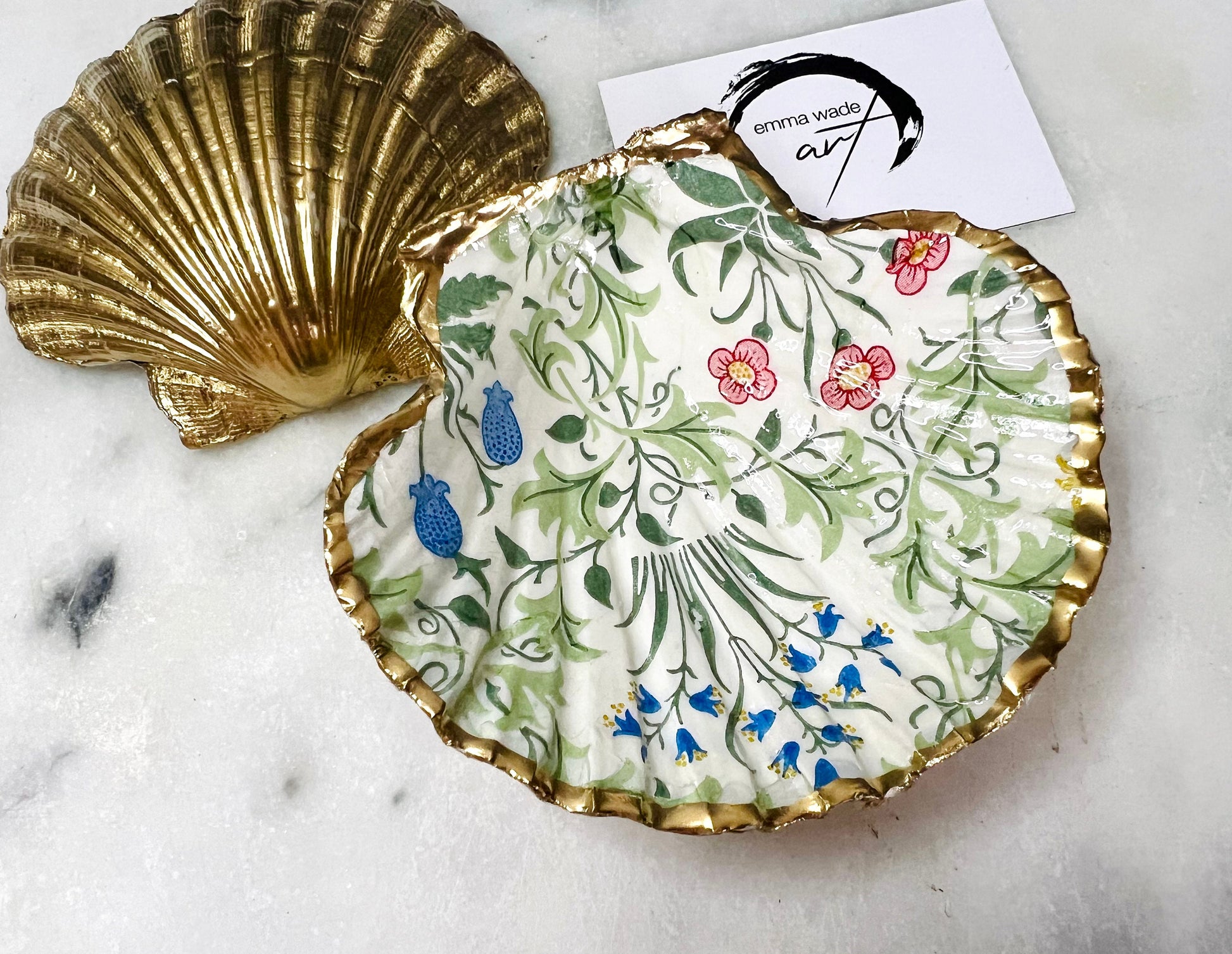 Gifts for her, Gift for him, Christmas gift idea, decoupaged scallop shell , Ring holder, William Morris ornament, Trinket and jewellery dish, Anniversary gift Wedding gift ideas, anniversary gift, Coastal shell decor, william morris celandine gift