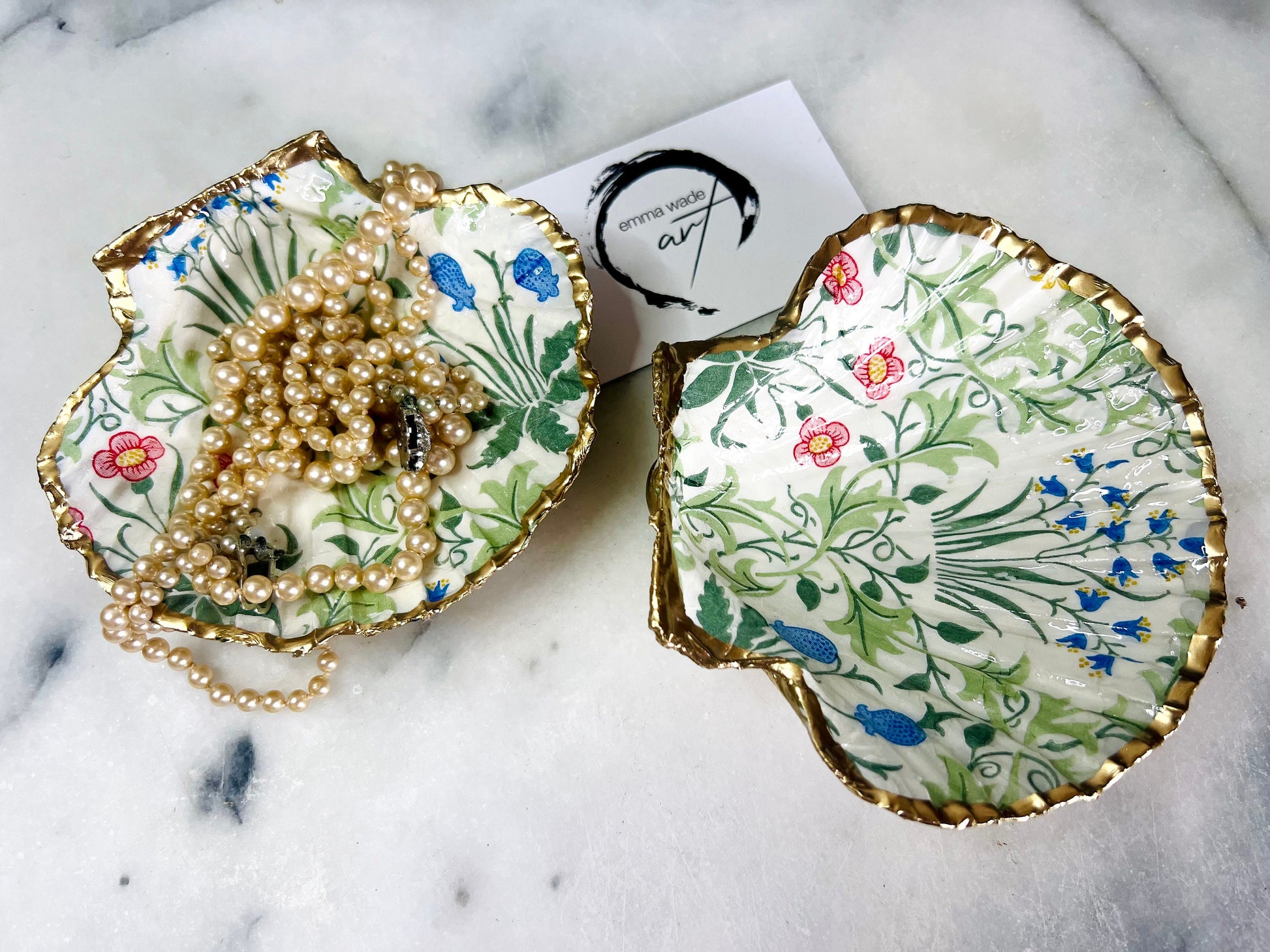 Gifts for her, Gift for him, Christmas gift idea, decoupaged scallop shell , Ring holder, Shell Jewellery box, Trinket and jewellery dish, Anniversary gift Wedding gift ideas, anniversary gift, Uk Coastal shell decor, william morris celandine gift, Perfect as a handmade William Morris gift, coastal-inspired ornament, or decorative tray for weddings, anniversaries, birthdays and Christmas