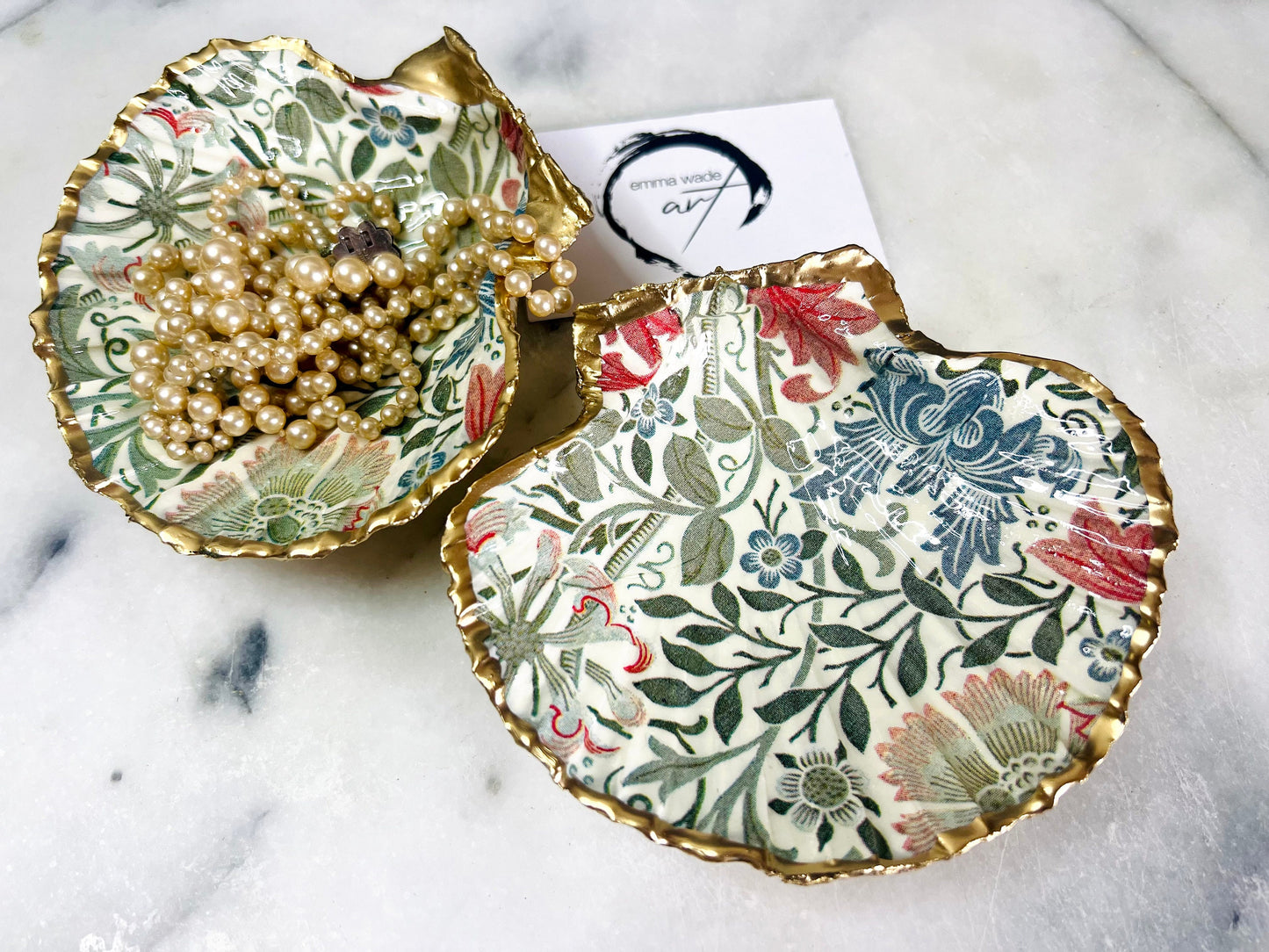 gifts for her, gardeners gift, trinket dish, serving dishes, shell ornament, decoupaged scallop, William Morris gift, coastal decor, coastal art, nature lover gift, shell decorations, shell decor, William Morris Compton, gift for mum, scallop dish