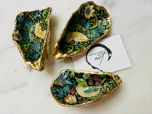 William Morris Strawberry Thief oyster shell dish, handmade in Dorset UK. Gold leaf gilded and resin sealed trinket dish. Two designs available. Use as jewellery holder, ring dish, spoon rest, or salt pinch pot. Unique coastal gift, eco-friendly oyster shell ornament, nature inspired home décor, wedding favour, anniversary present, handmade UK shell art.