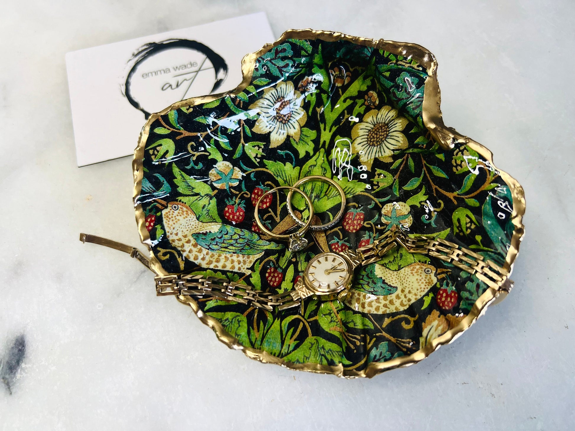 william morris scallop shell dish, strawberry thief design, green black scallop trinket dish, gold leaf jewellery holder, handmade scallop shell ornament, coastal oyster style dish, art inspired home decor, unique jewellery tray, eco friendly coastal gift, handmade ring holder dish, victorian arts and crafts decor, william morris kitchen salt dish, oyster shell trinket dish