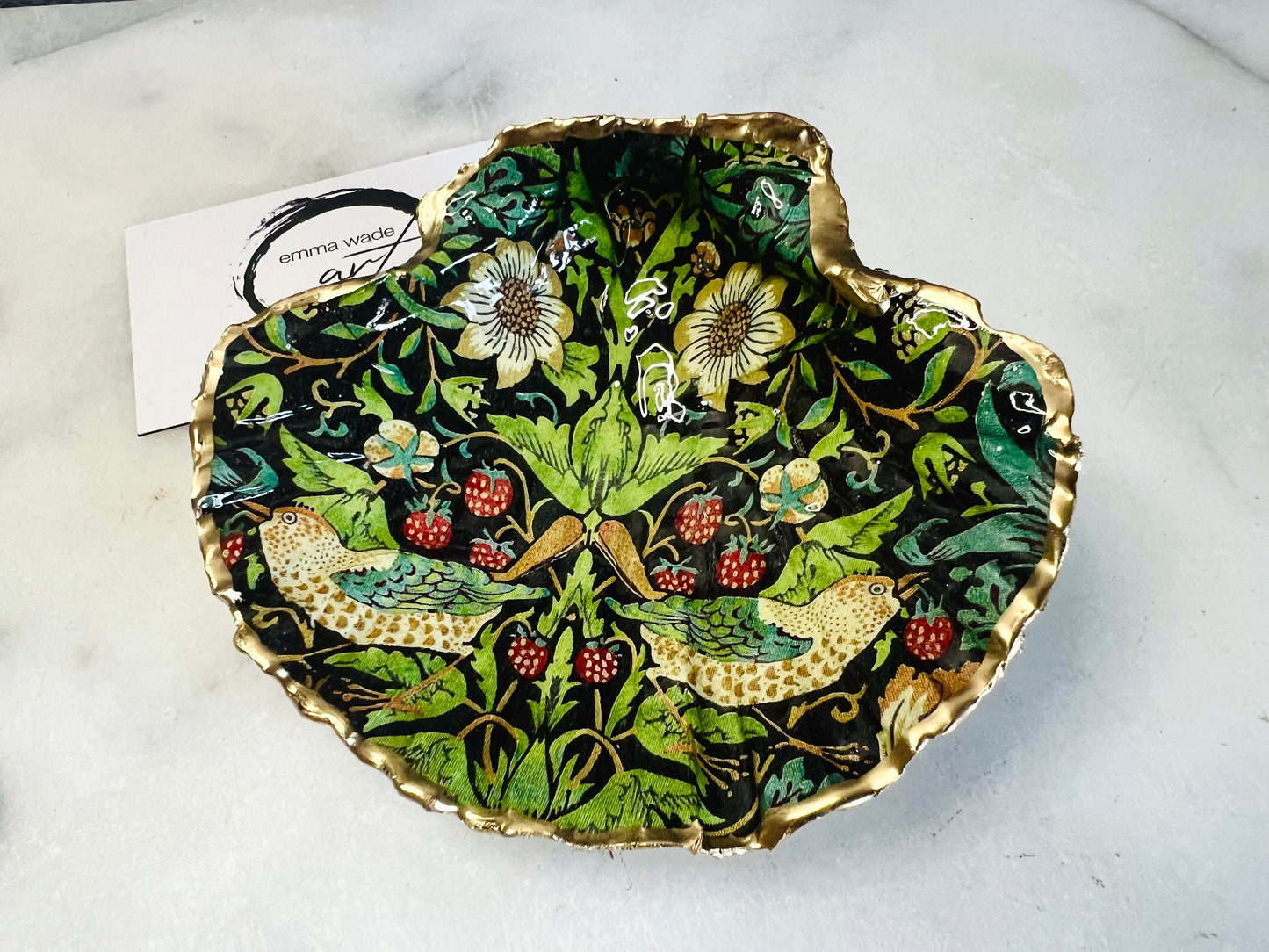 william morris scallop shell dish, strawberry thief design, green black scallop trinket dish, gold leaf jewellery holder, handmade scallop shell ornament, coastal oyster style dish, art inspired home decor, unique jewellery tray, eco friendly coastal gift, handmade ring holder dish, victorian arts and crafts decor, william morris kitchen salt dish, oyster shell trinket dish