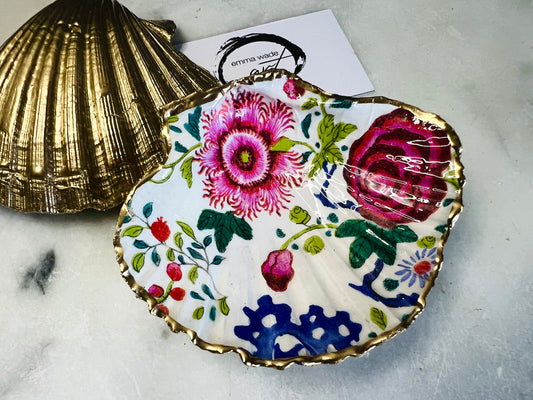 Gifts for her, Gift for him, Spring gift, decoupaged scallop shell, Ring holder, Shell scallop Jewellery box, Flower Ornament, Anniversary gift , Wedding gift ideas, Mothers Day gift, Uk Coastal shell decor, https://emmawadeart.etsy.com/