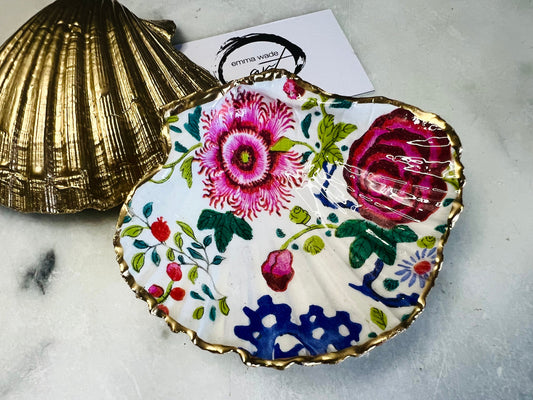 Gifts for her, Gift for him, Spring gift, decoupaged scallop shell, Ring holder, Shell scallop Jewellery box, Flower Ornament, Anniversary gift , Wedding gift ideas, Mothers Day gift, Uk Coastal shell decor, https://emmawadeart.etsy.com/