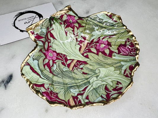 Handmade Dorset scallop shell trinket dish featuring William Morris Granville Bordeaux pattern, finished with real gold leaf edging and a glossy resin coating. A sustainable coastal jewellery dish and ring holder, individually handcrafted in the UK. Ideal as a unique gift for her, wedding or anniversary present, or elegant home décor accent inspired by nature and classic Arts and Crafts design.