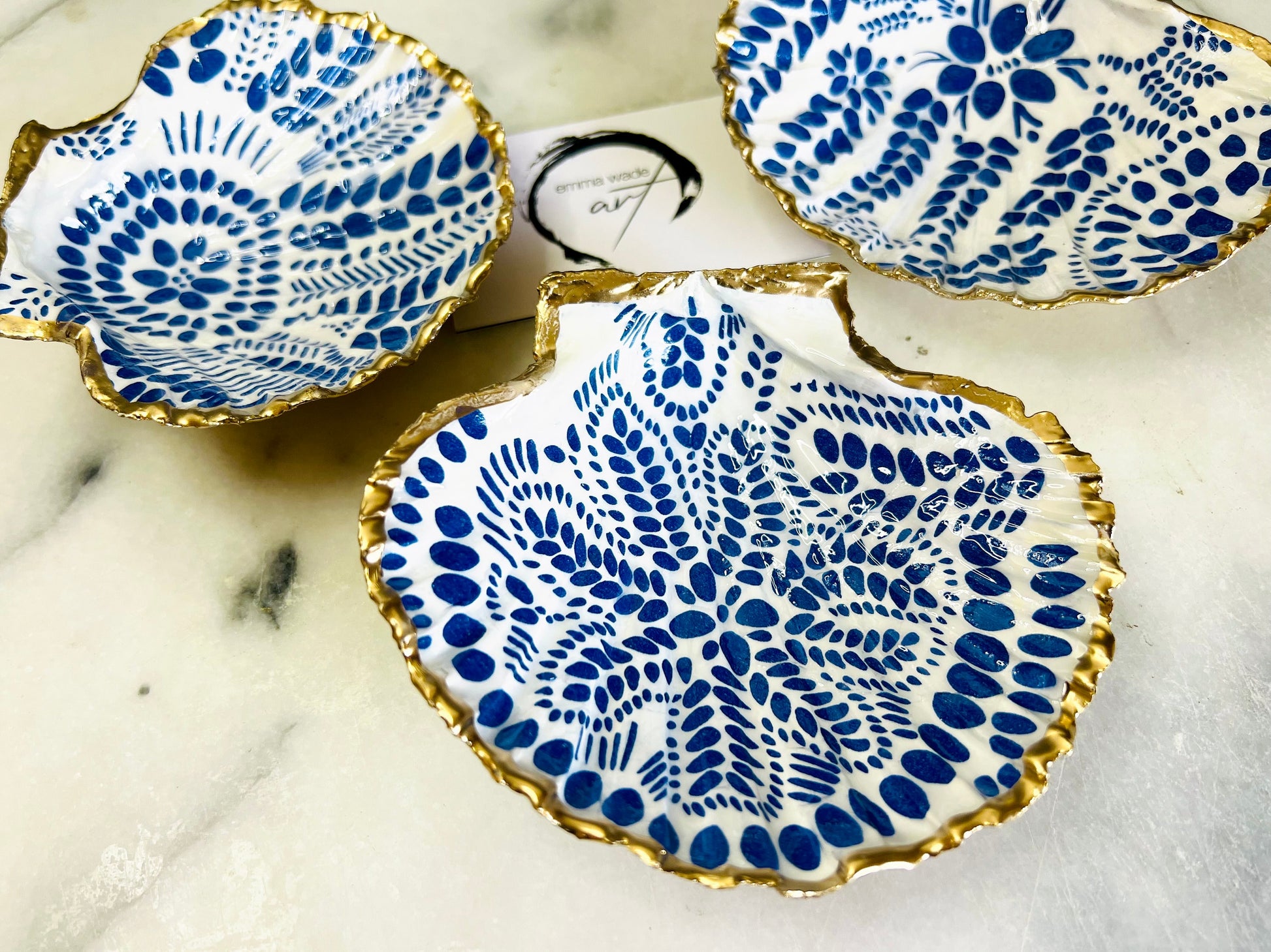 blue floral Marimekko scandavian scallop trinket Shell dishes, scallop blue flowers floral shell jewellery dish,  birds gold trinket tray, shell scallop dish, trinket tray shell, scallop shell jewellery bowl, golden trinket dish, scallop shell blue abstract dish, blue flower shell dish, decoupaged earring dish, scallop dish with flowers, shell art trinket, decoupage shell dish, shell key bowl, nature lover gift, coastal shell gift, blue host gift, blue Floral shell ornament, shell ring dish