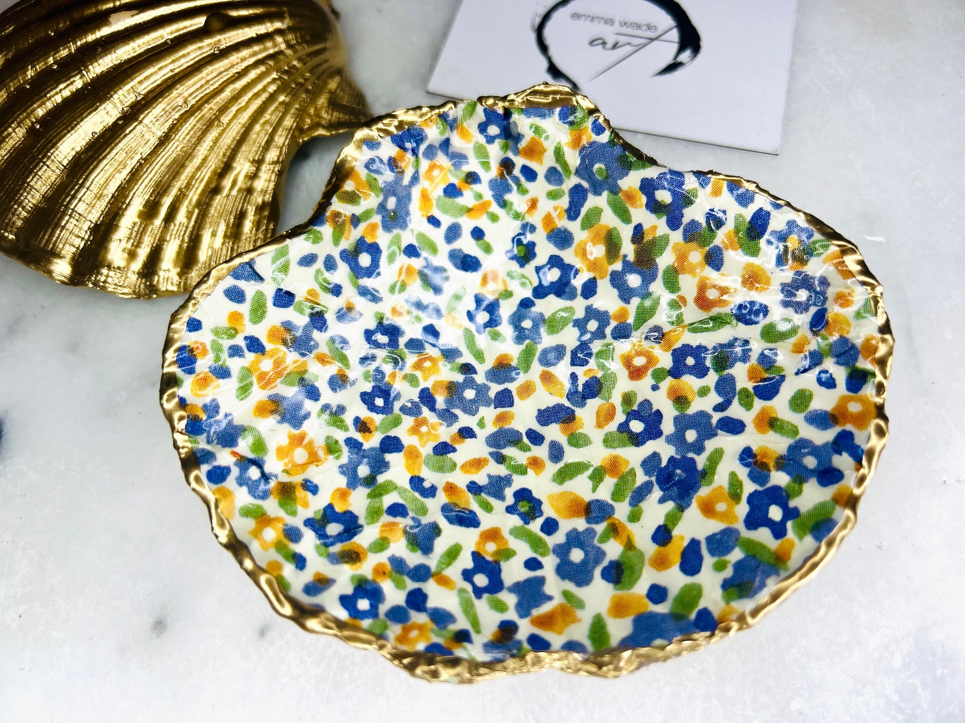 Emma Bridgewater gift, wildflower meadow, Decoupage scallop, shell trinket dish, jewellery shell dish, gift for her, gift for mum, ring carrier dish, coastal decor, shell
Decor, EmmaWadeART, flower dish, nature lover gift, scallop dish, coastal gift