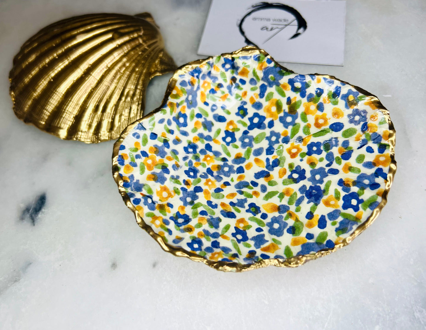Emma Bridgewater gift, wildflower meadow, Decoupage scallop, shell trinket dish, jewellery shell dish, gift for her, gift for mum, ring carrier dish, coastal decor, shell
Decor, EmmaWadeART, flower dish, nature lover gift, scallop dish, coastal gift