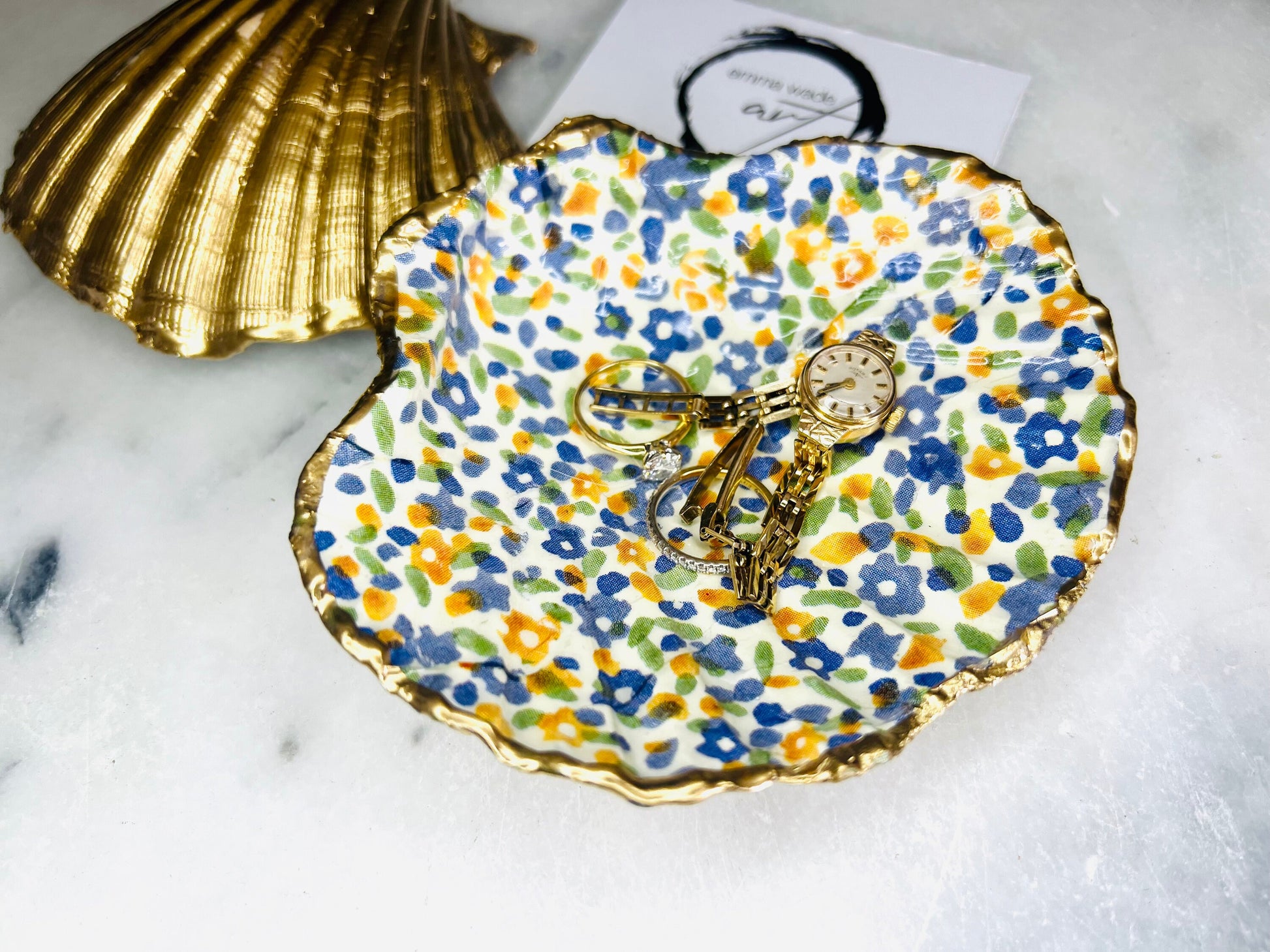 Emma Bridgewater gift, wildflower meadow, Decoupage scallop, shell trinket dish, jewellery shell dish, gift for her, gift for mum, ring carrier dish, coastal decor, shell
Decor, EmmaWadeART, flower dish, nature lover gift, scallop dish, coastal gift