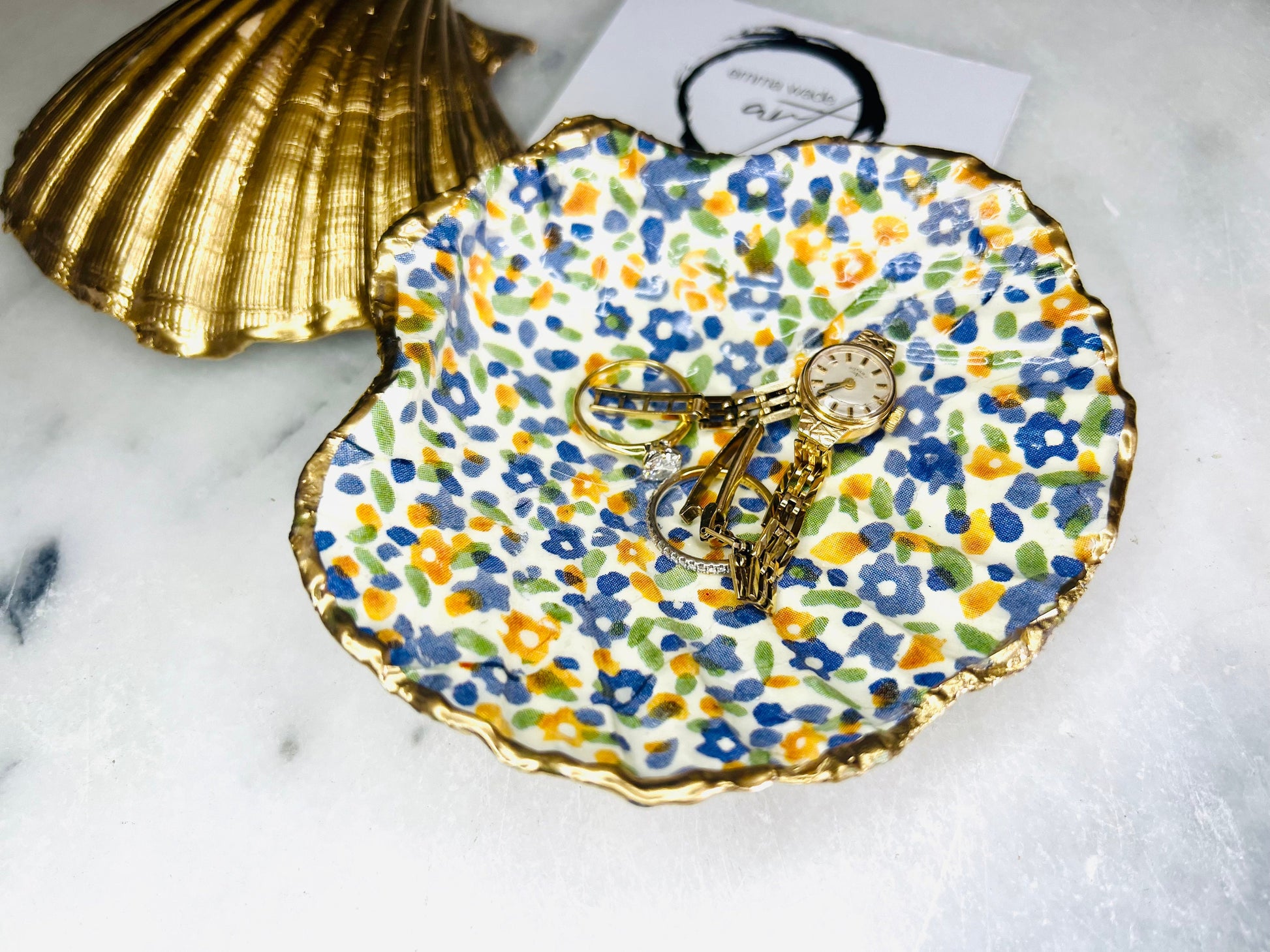 Emma Bridgewater gift, wildflower meadow, Decoupage scallop, shell trinket dish, jewellery shell dish, gift for her, gift for mum, ring carrier dish, coastal decor, shell
Decor, EmmaWadeART, flower dish, nature lover gift, scallop dish, coastal gift