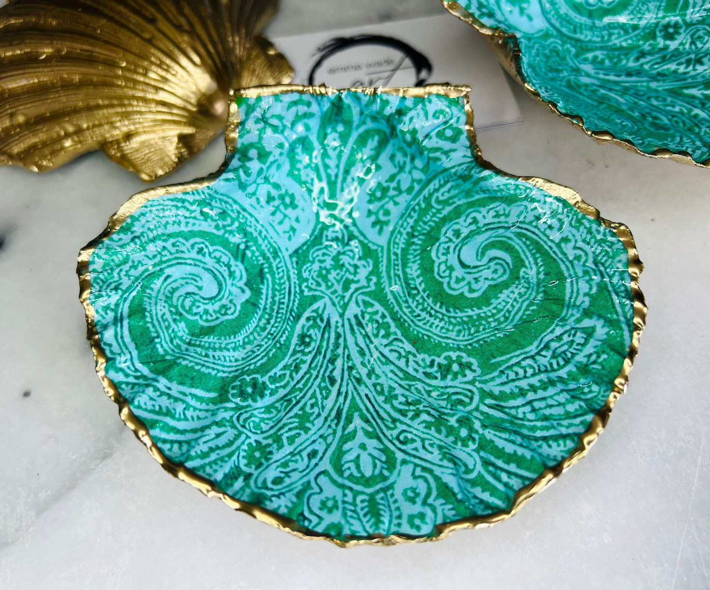 Green Paisley shell dish, aqua and White Fish Trinket dishes gold finish, gold leaf trinket tray, shell scallop dish, fish design shell trinket tray, decorative scallop shells, paisley key bowl, green and gold leaf dishes, fish ring dish, golden trinket dish, bride oyster dish, shell jewellery bowl, decoupaged earrings dish, shell art trinket, art dish, Gold shell trinket, painted shell with gold, shell jewellery dish, coastal ring holder, Proposal Ring Tray, Painted Key Bowl, coastal host gift
