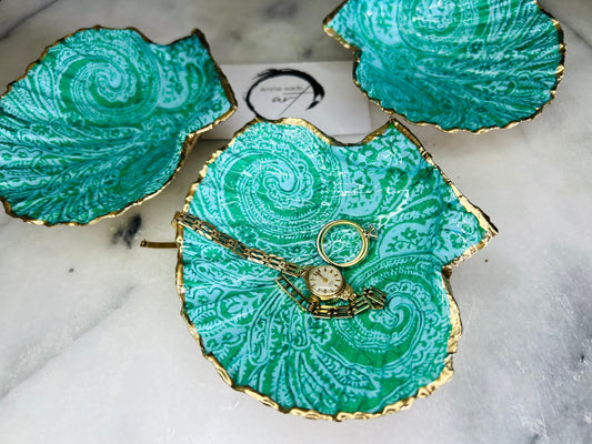 Gift for her, Gift for him, wedding gift, green paisley ornament, Ring holder, coastal decor, coastal gift, Trinket dish, jewellery dish, Anniversary gift, Coastal shell decor, Sustainable scallop ornament, nature lover gift, green gift, EmmaWadeART